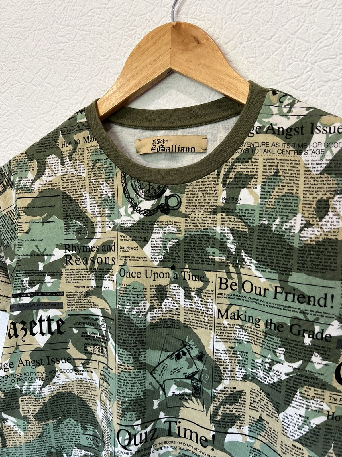 John Galliano Vintage John Galliano Overprint T Shirt Tee Green Beige Size L / US 10 / IT 46 - 3 Thumbnail