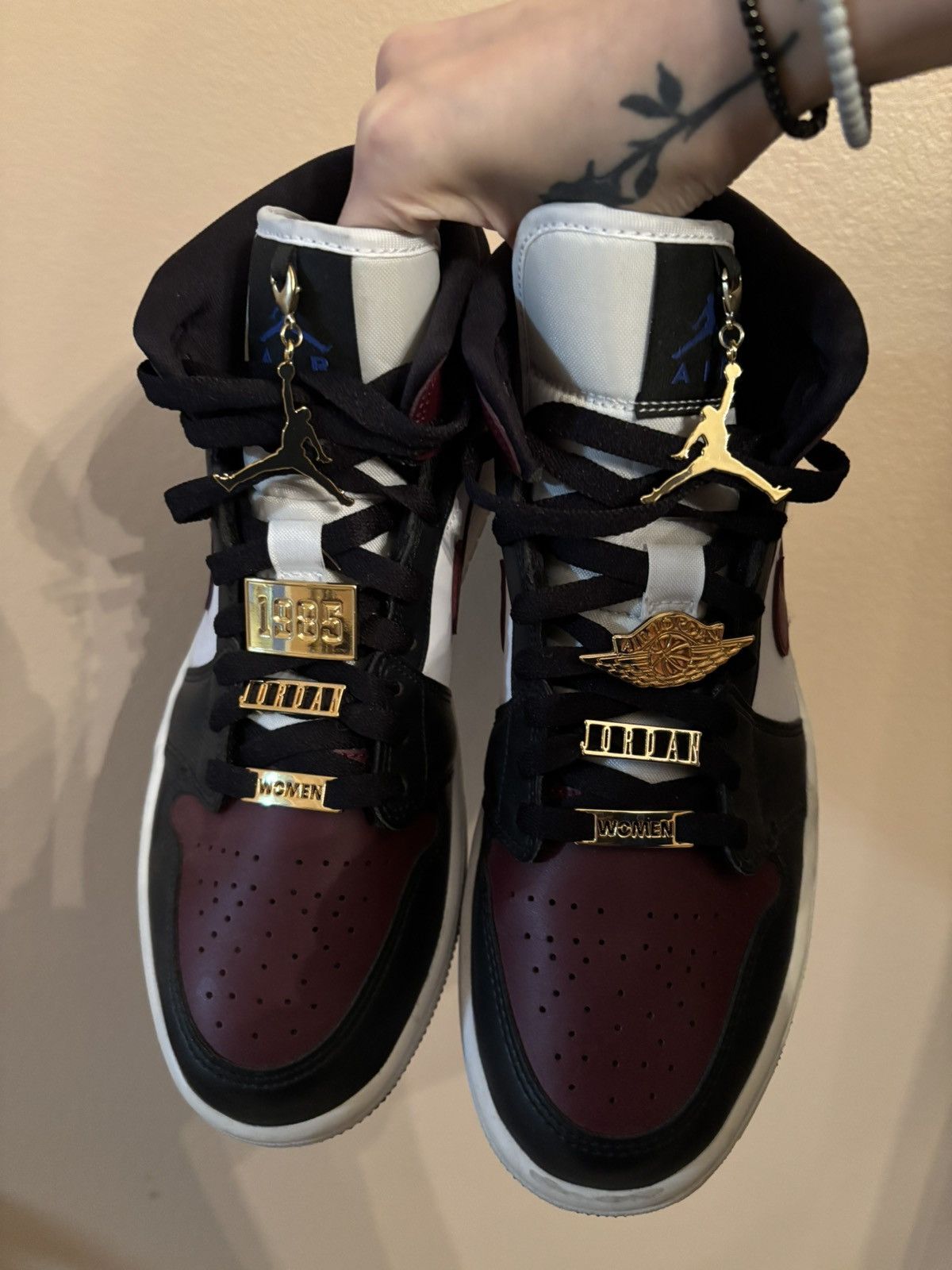 Jordan Brand Wmns Air Jordan 1 Mid SE 'Gold Pendants' Size US 8.5 / IT 38.5 - 3 Thumbnail