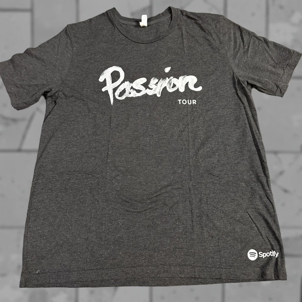 Vintage Passion T-shirt XL Heather Gray World Tour 2014 Christian Shirt Men XL Gray Crew Neck Short Sleeve Under Armour Project Rock Size US XL / EU 56 / 4 - 1 Thumbnail
