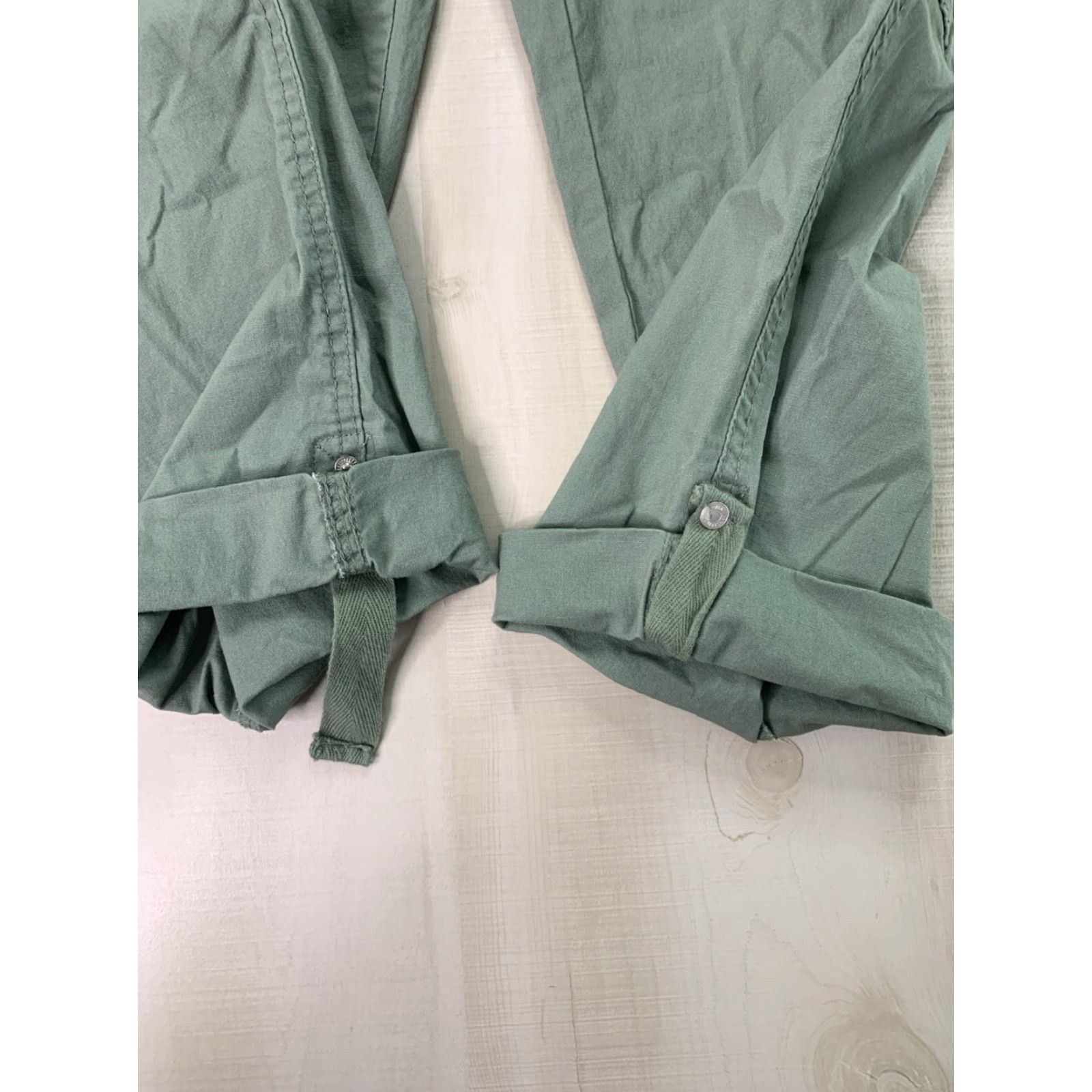 Gloria Vanderbilt Gloria Vanderbilt Garden Sage Cargo Capri Womens 8 NWD-12804 Size ONE SIZE - 7 Thumbnail