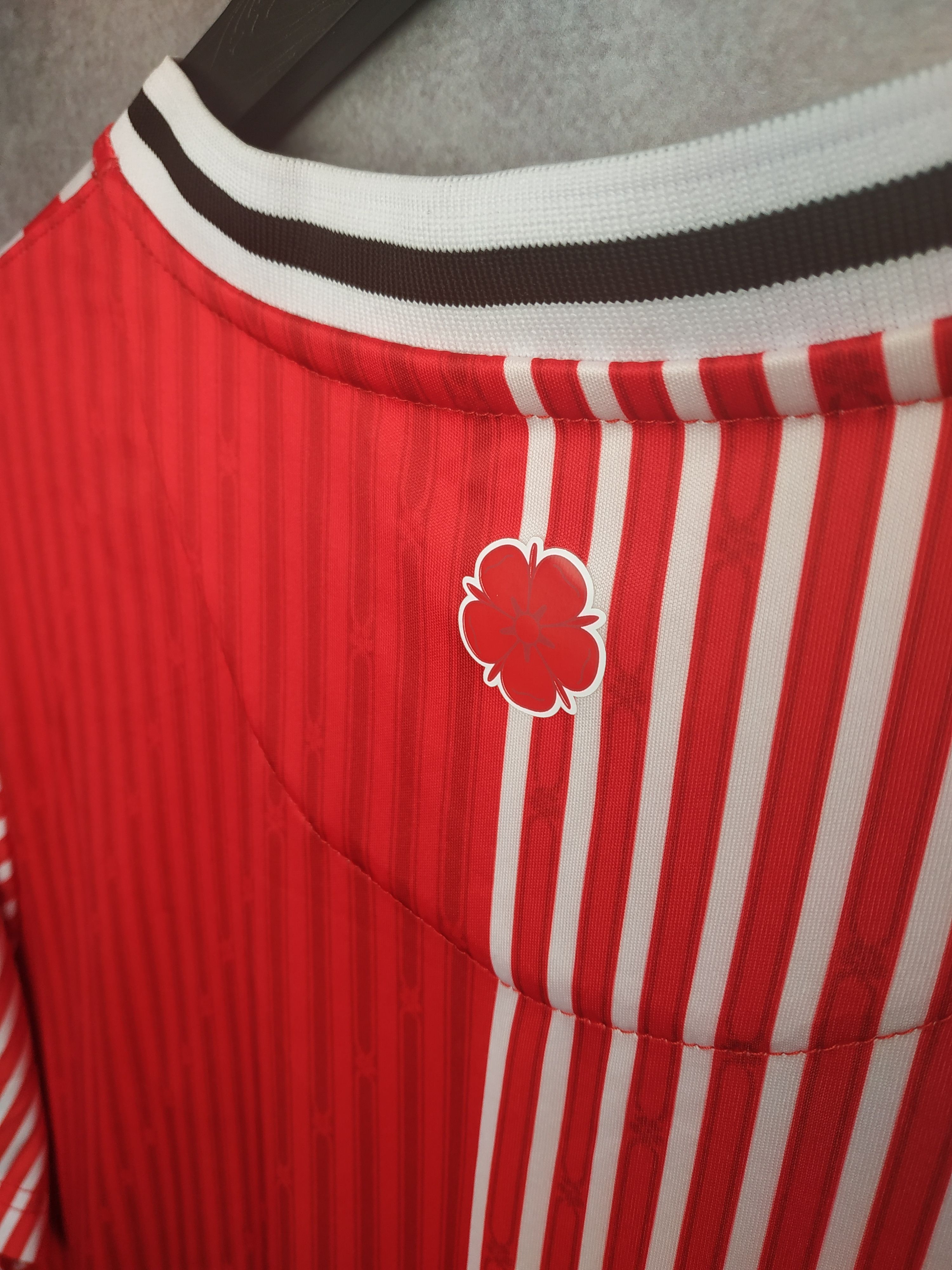 Hummel Hummel Southampton FC 2023/24 Soccer Jersey Football Shirt Size US L / EU 52-54 / 3 - 9 Thumbnail