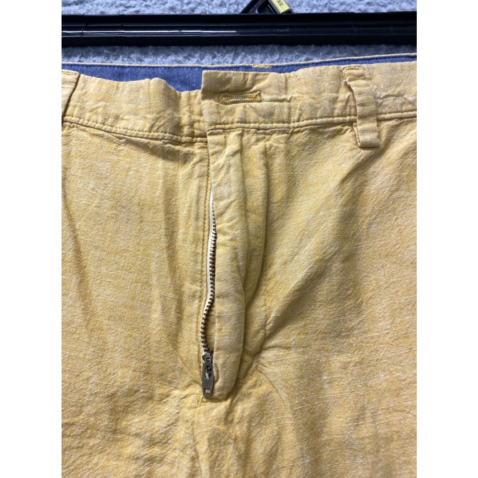 Banana Republic Banana Republic Shorts Men Size 35 Yellow Flat Front Chino Casual Golf Tennis /63-41 Size US 35 - 2 Thumbnail