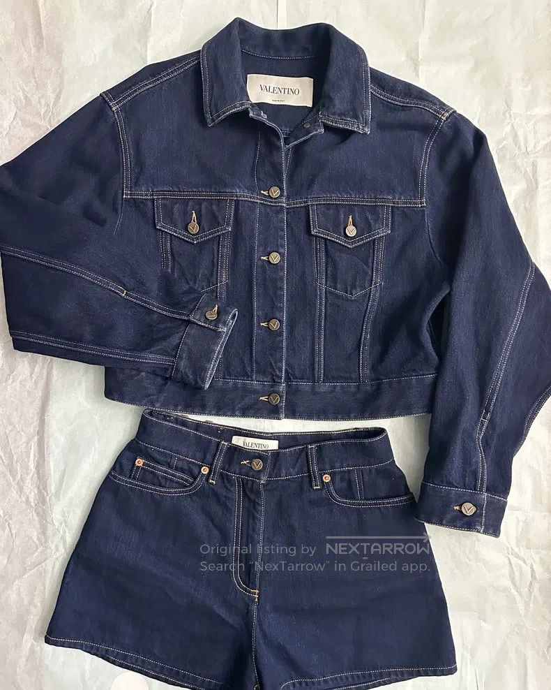 Valentino Valentino A cropped denim jacket with a dropped shoulder s Size M / US 6-8 / IT 42-44 - 1 Thumbnail