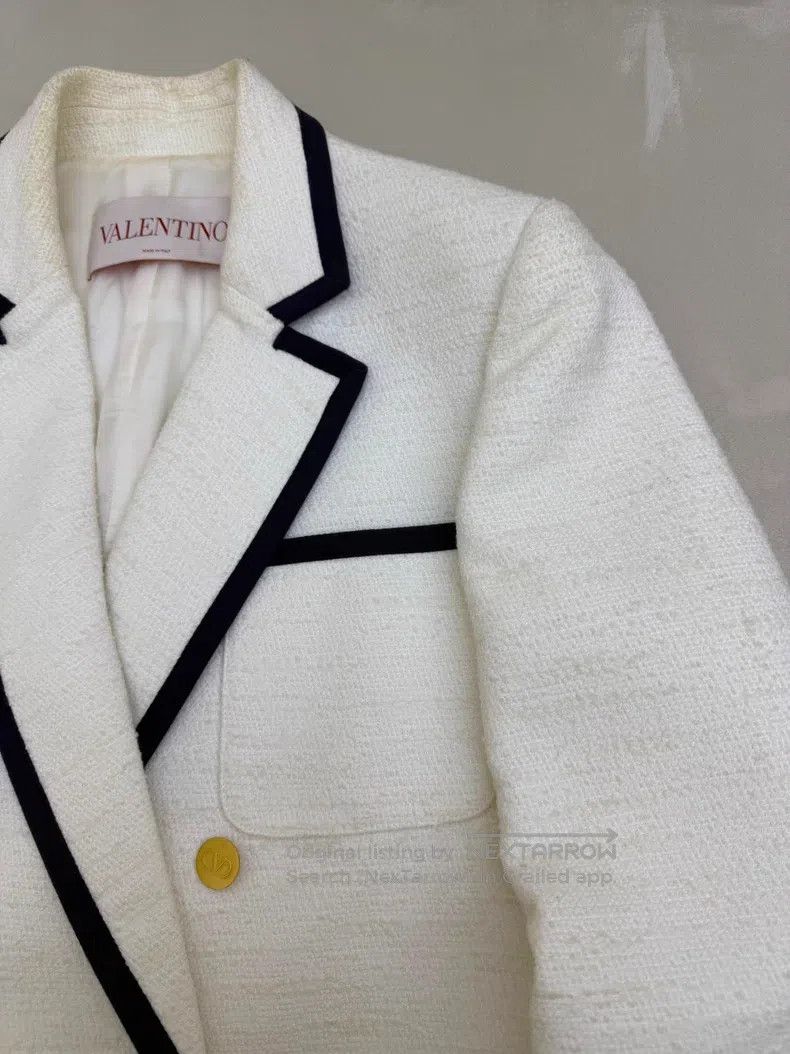 Valentino Valentino Tweed lapel small fragrant blazer Size XS / US 0-2 / IT 36-38 - 4 Thumbnail