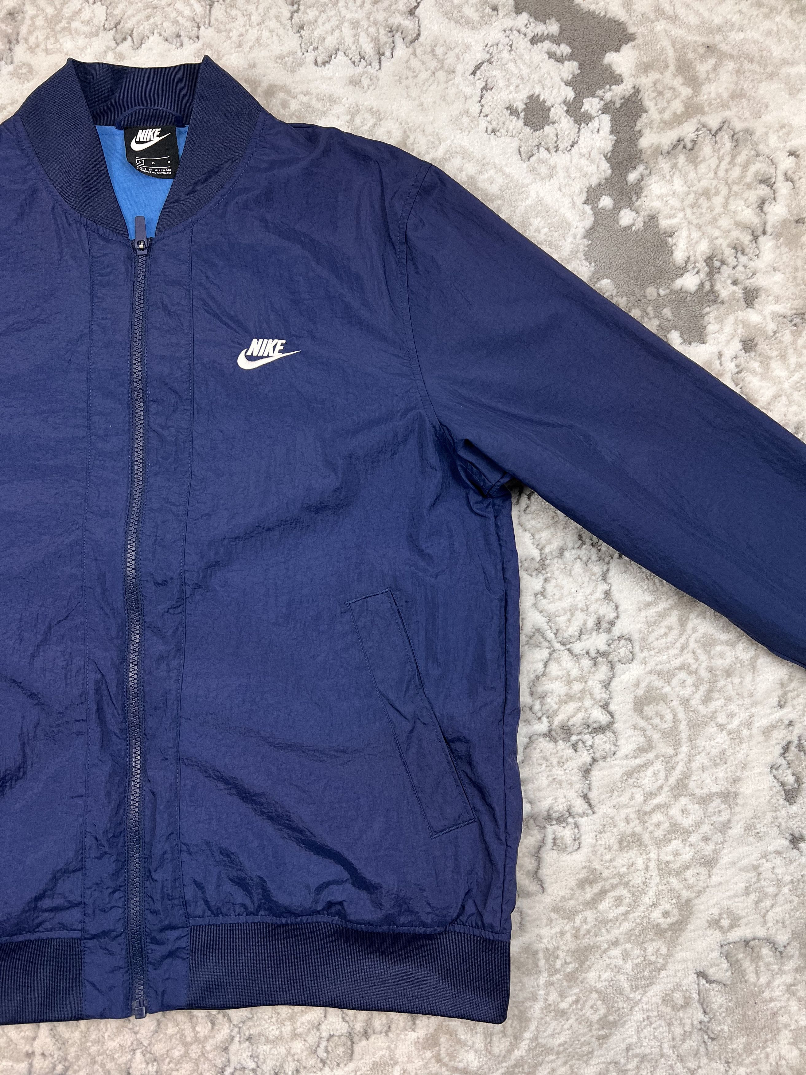 Nike Nike Nylon Bomber Jacket Windbreaker Navy Blue Lightweight L Size US L / EU 52-54 / 3 - 3 Thumbnail