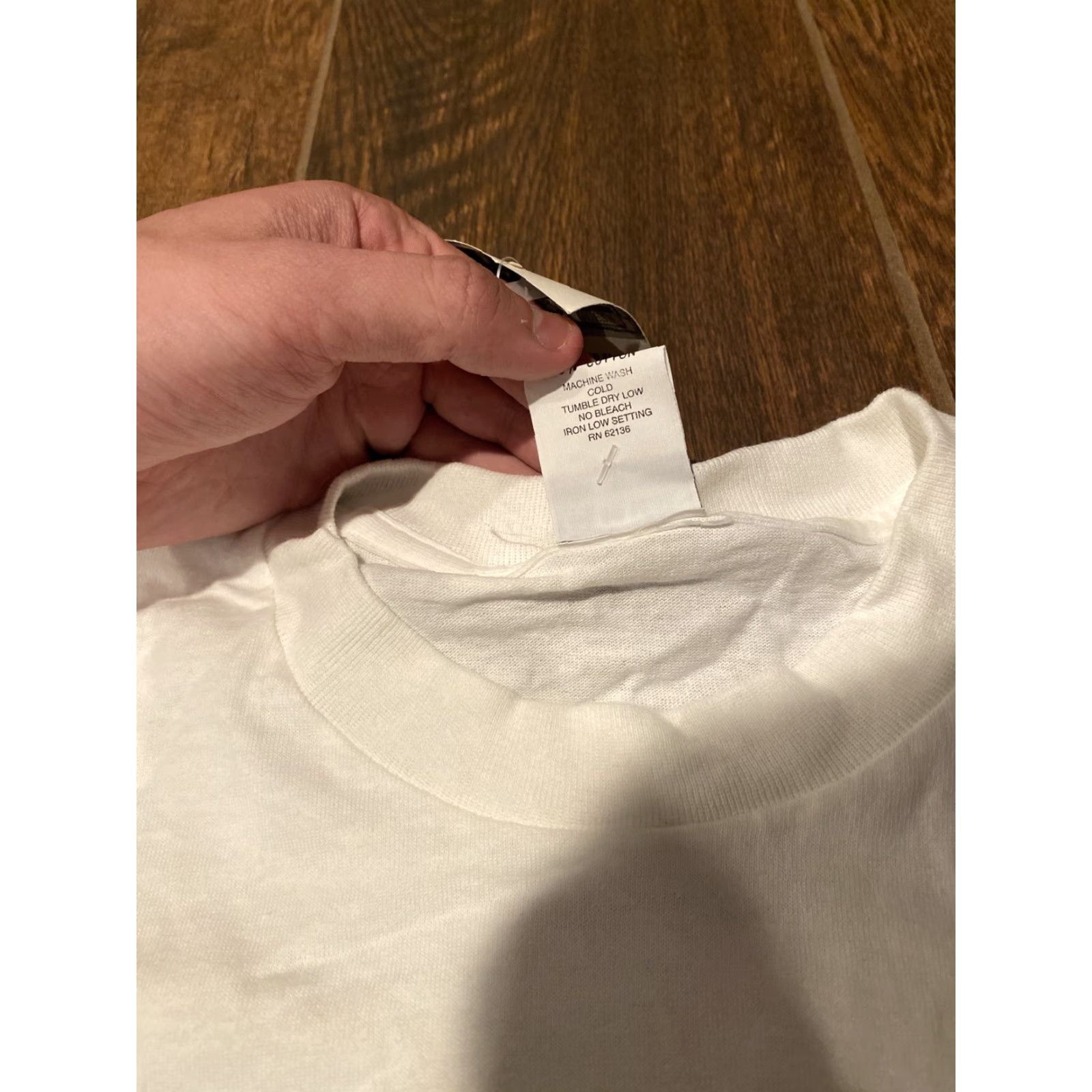 Guess VINTAGE GUESS T-Shirt Large White Unisex Adults Crew Neck Short Sleeve Blockbuster Video Logo Movie Retro TV NWT USA Size US L / EU 52-54 / 3 - 7 Thumbnail