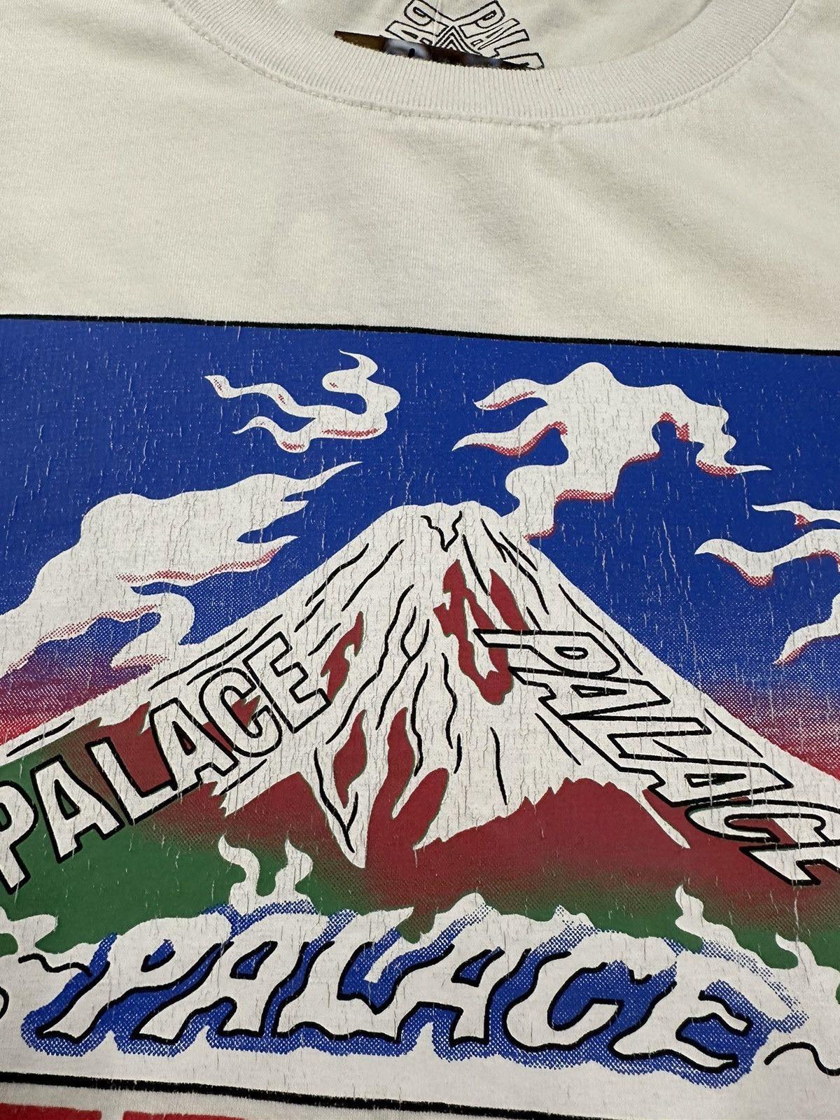Palace Palace Fuji Mountain Japan Exclusive T-Shirt Size US L / EU 52-54 / 3 - 5 Thumbnail