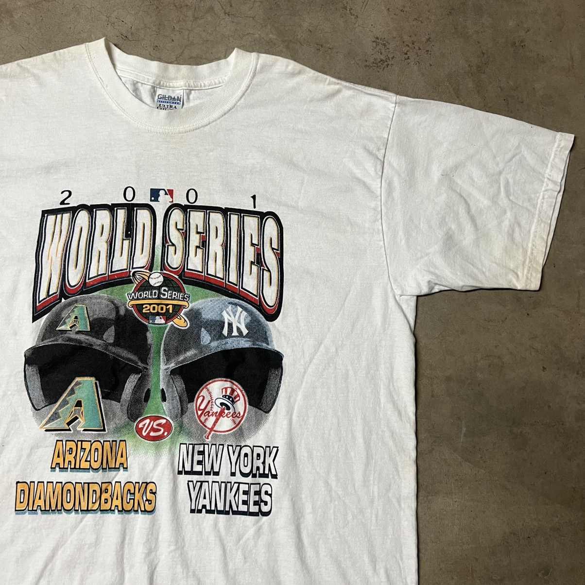 NFL × New York Yankees × Vintage Vintage 2001 MLB Yankees vs Diamondbacks World Series Shirt Size US XL / EU 56 / 4 - 1 Thumbnail