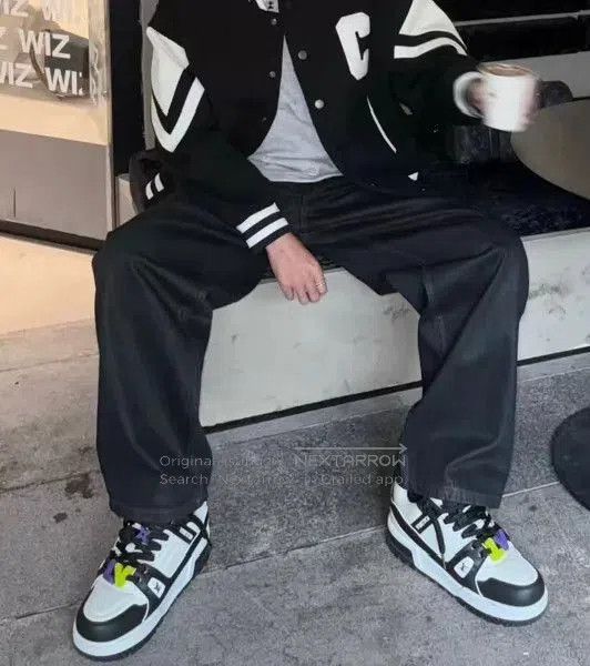 Louis Vuitton Black Low. Size US 8 / EU 41 - 8 Thumbnail