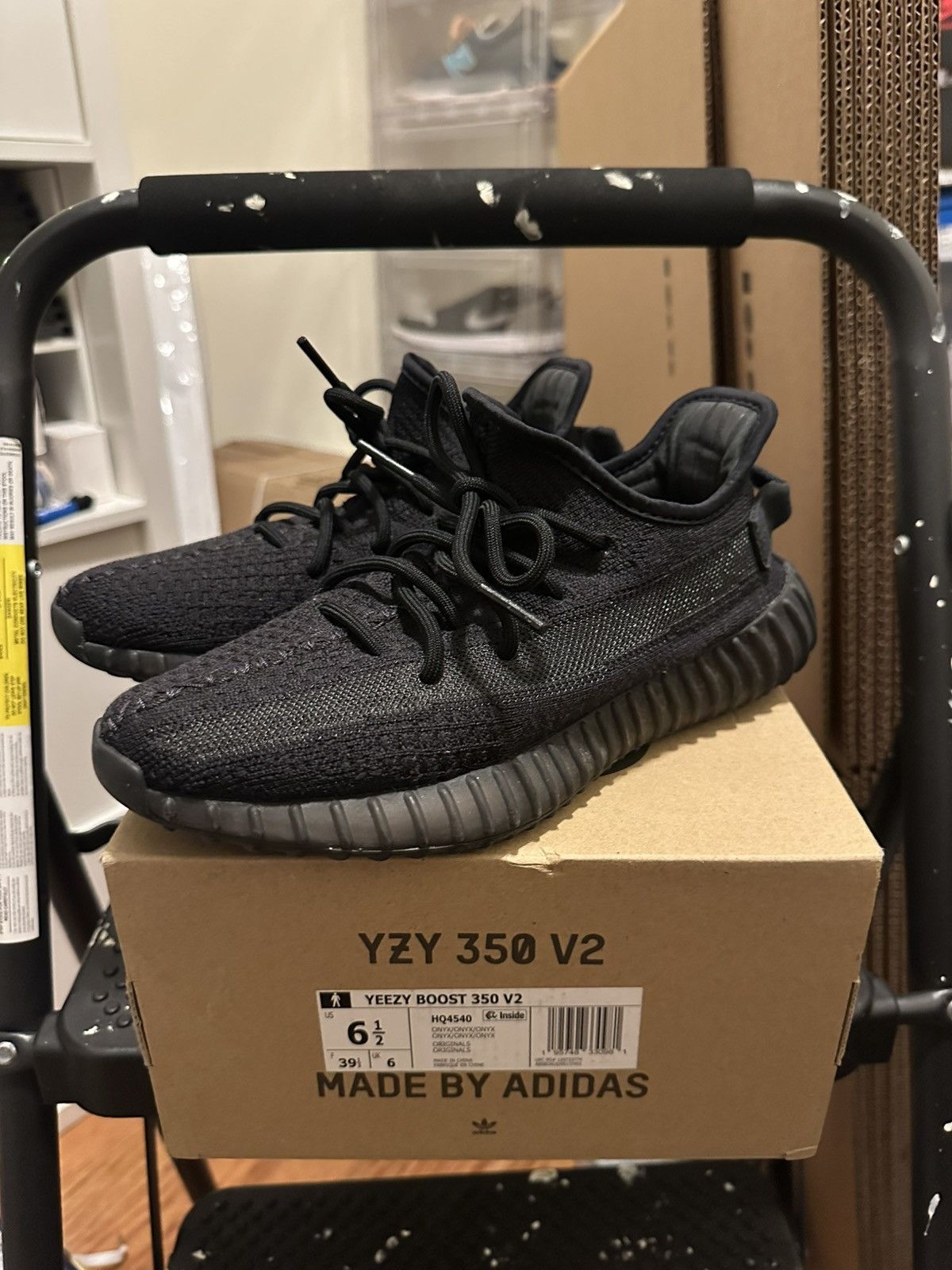 Adidas Onyx Adidas Yeezy Boost 350 v2 Size US 6.5 / EU 39-40 - 3 Thumbnail