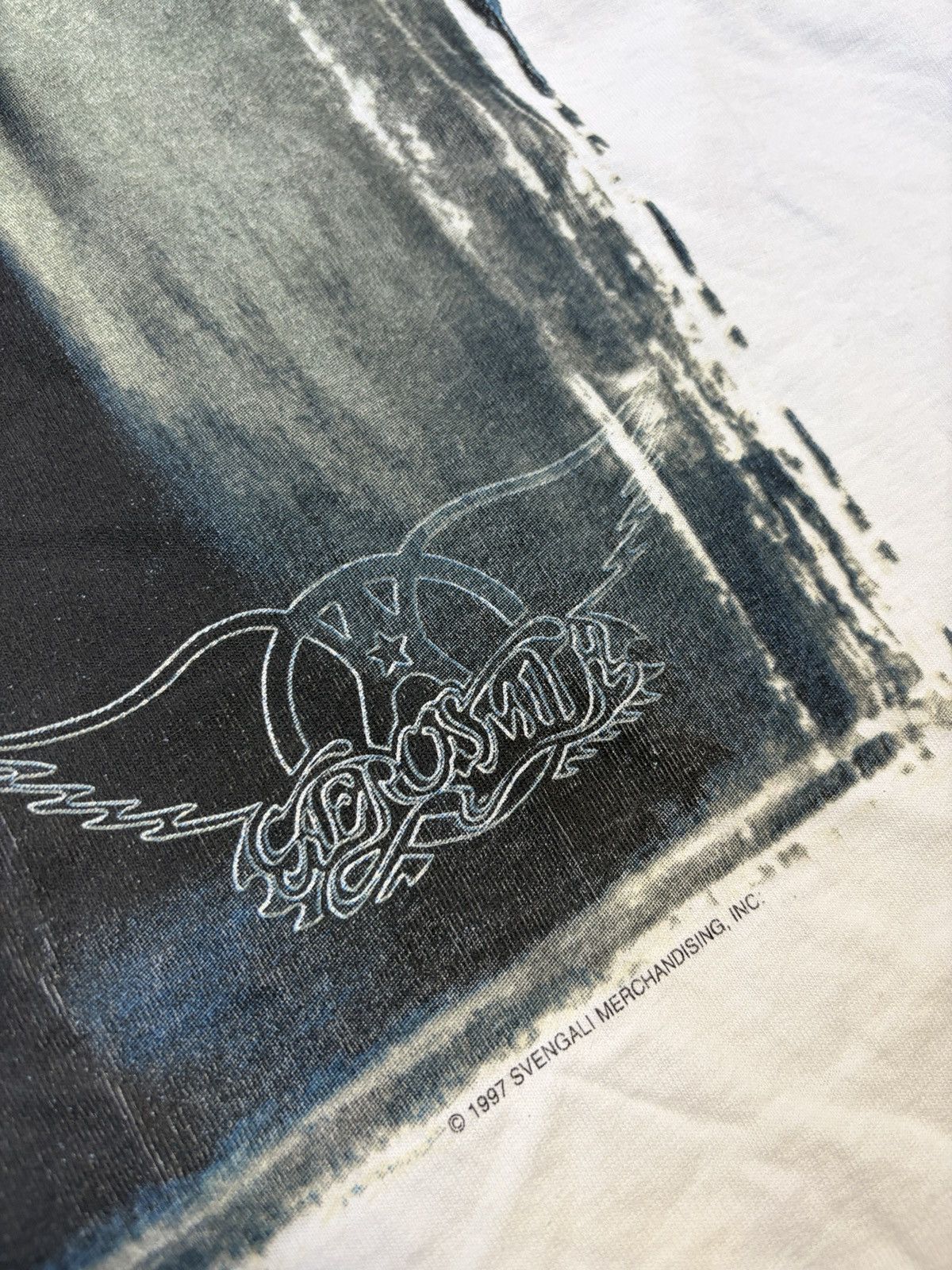 Aerosmith 1997 Aerosmith Nine Lives World Tour GIANT Vintage T-shirt Size US L / EU 52-54 / 3 - 9 Thumbnail