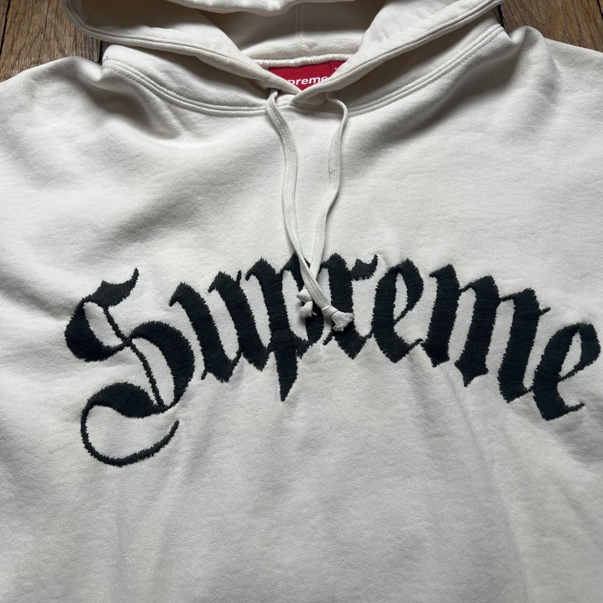 Supreme × The Great China Wall Supreme Great China Wall Sword Hooded Sweatshirt White XL Size US XL / EU 56 / 4 - 3 Thumbnail