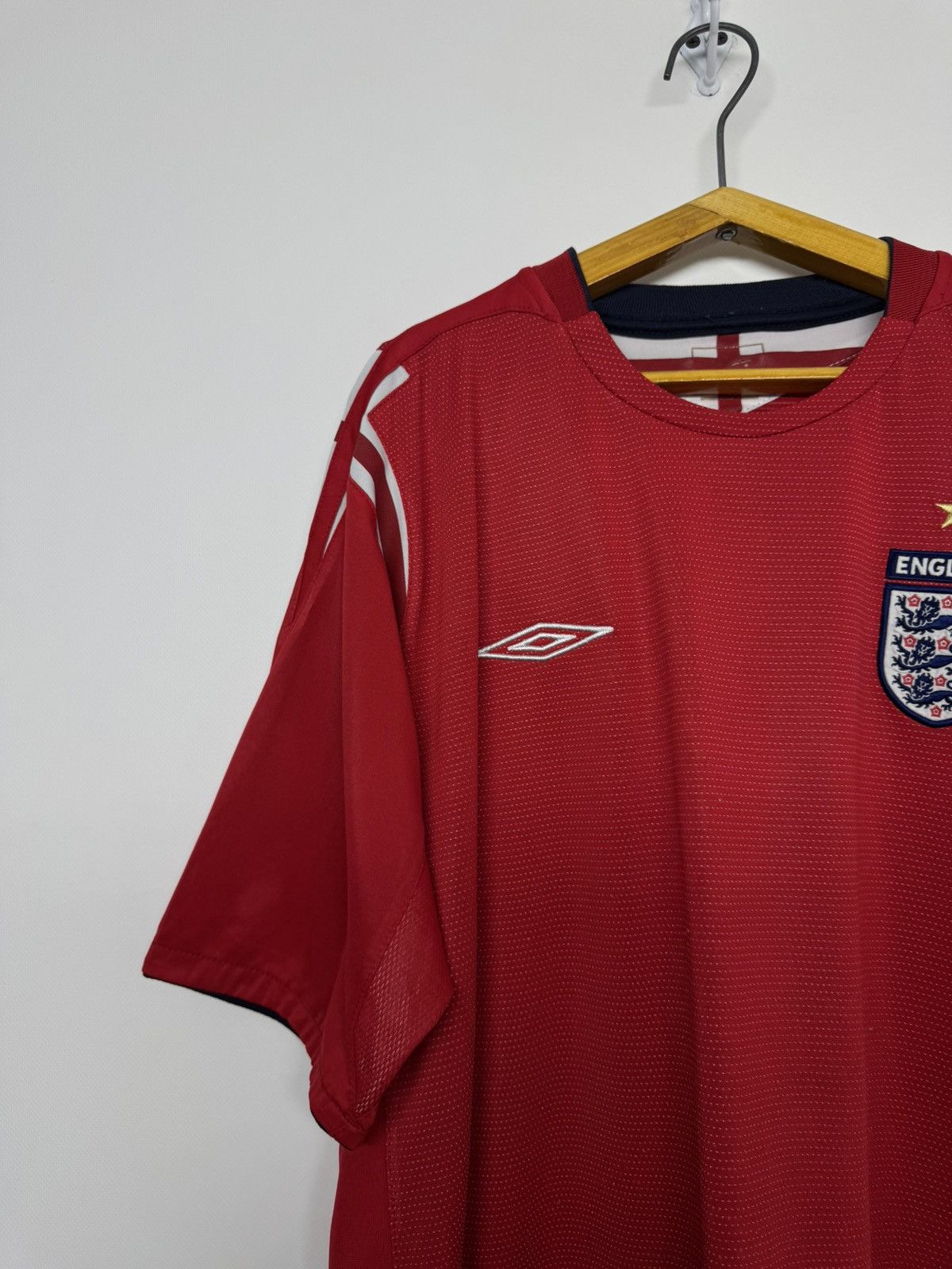 Umbro Vintage ENGLAND 2004 AWAY FOOTBALL SHIRT SOCCER JERSEY UMBRO Size US M / EU 48-50 / 2 - 6 Thumbnail