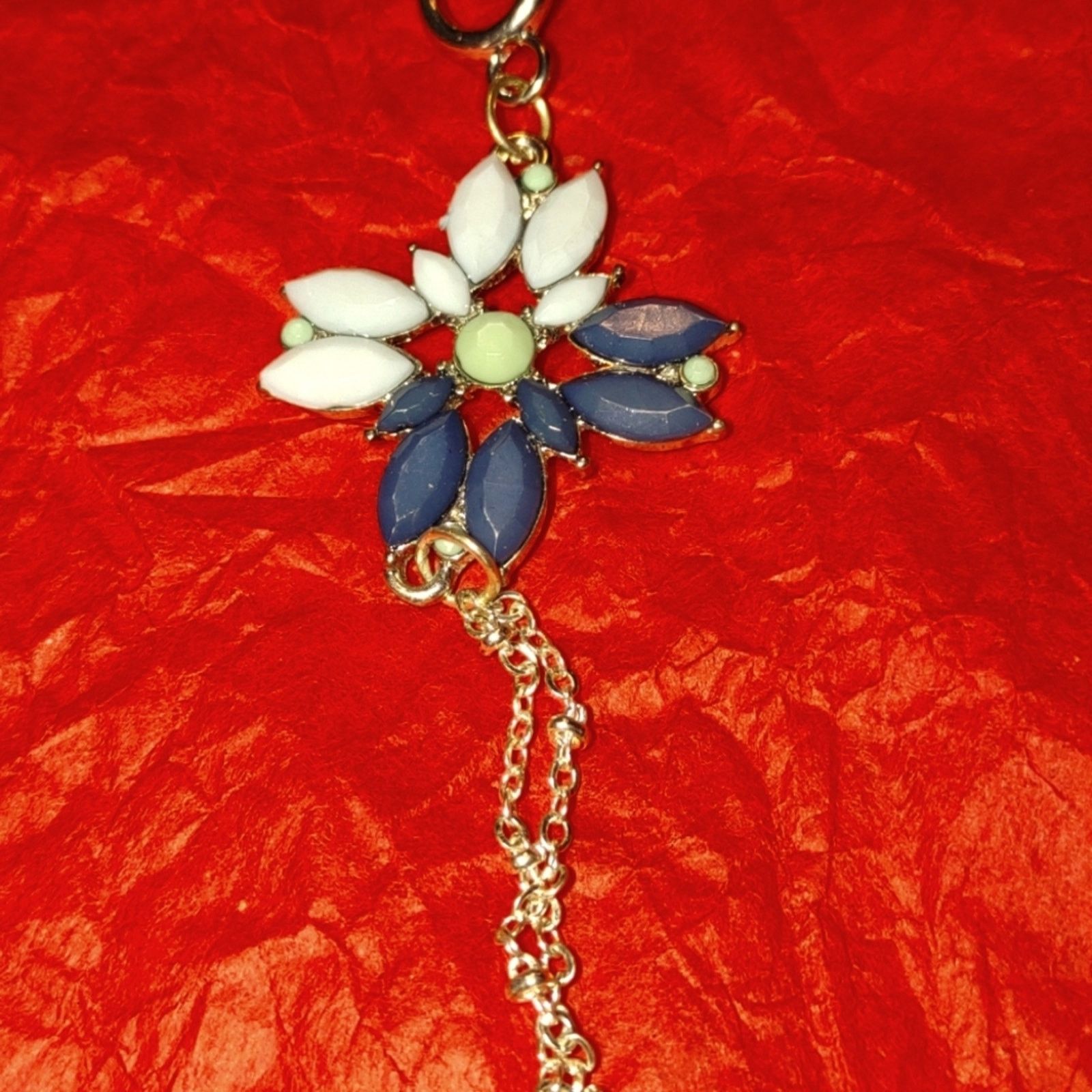 Vintage Beautiful vintage silver floral Dangle bracelet Size ONE SIZE - 2 Thumbnail