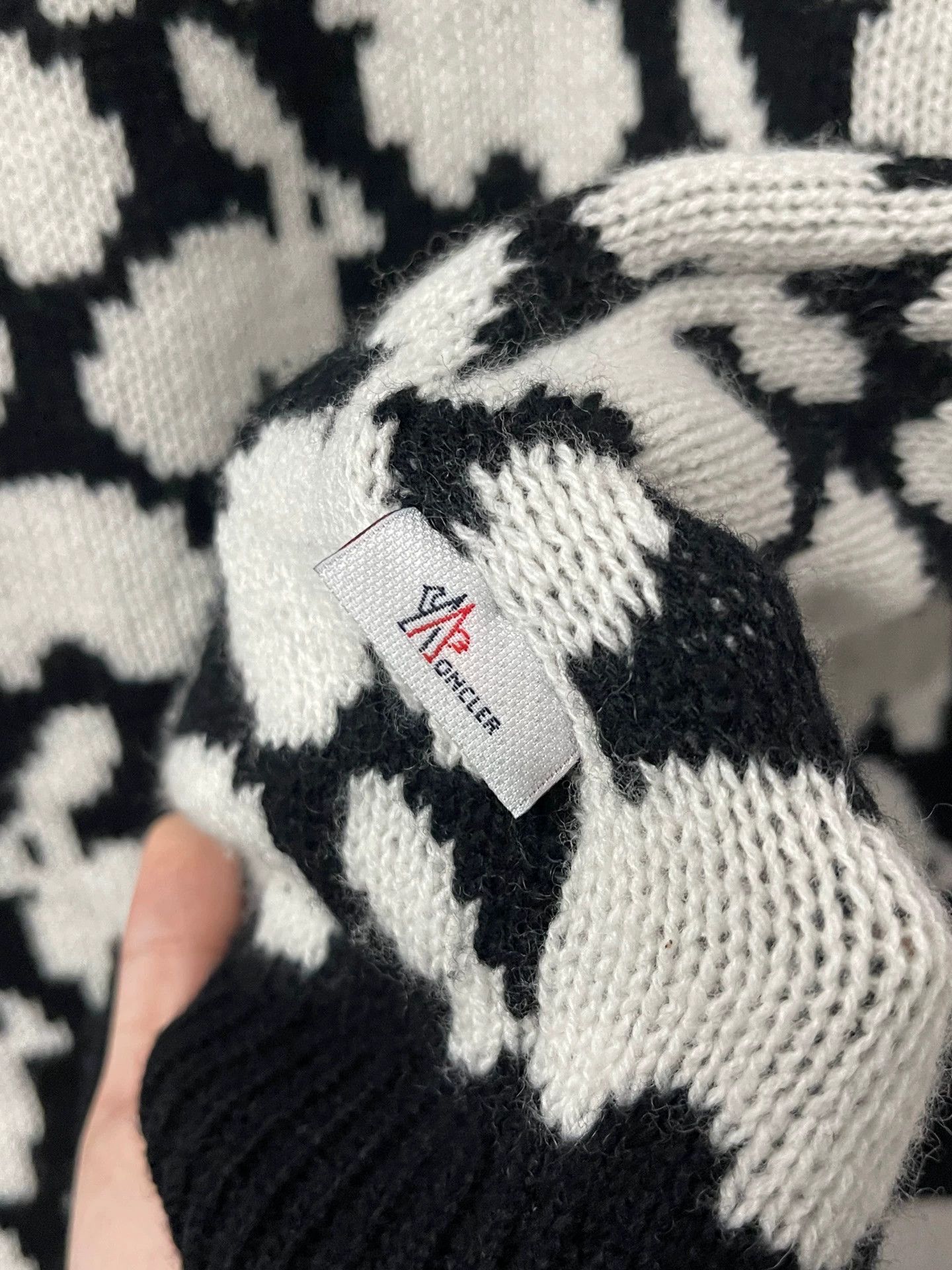 Moncler Moncler Rabbit Sweater Size 3 Size L / US 10 / IT 46 - 5 Thumbnail