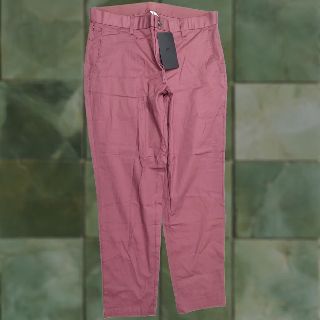 Fabletics Fabletics The High Side Chino Pants Mens 34x32 Maroon Modern Classic Fit Men's Chino Pants AS-QUICKLY Size US 34 / EU 50 - 1 Thumbnail