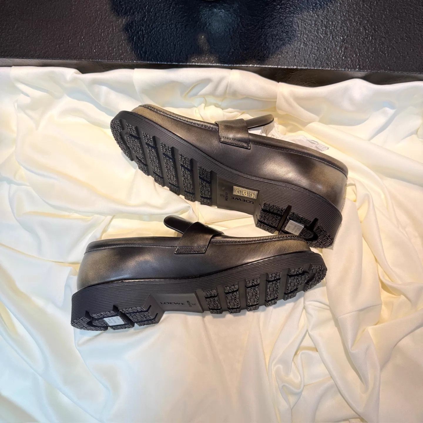 Loewe LOEWE Metallic Copper Low Heel Loafers EU36 New Size US 5.5 / IT 35.5 - 4 Thumbnail