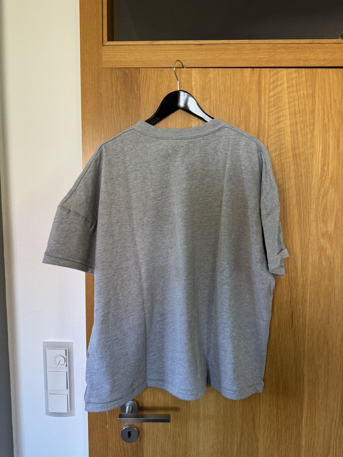 【関税込み】Rhude ベージュ Reverse Tシャツ Rhude: Beige Reverse T-Shirt | SSENSE