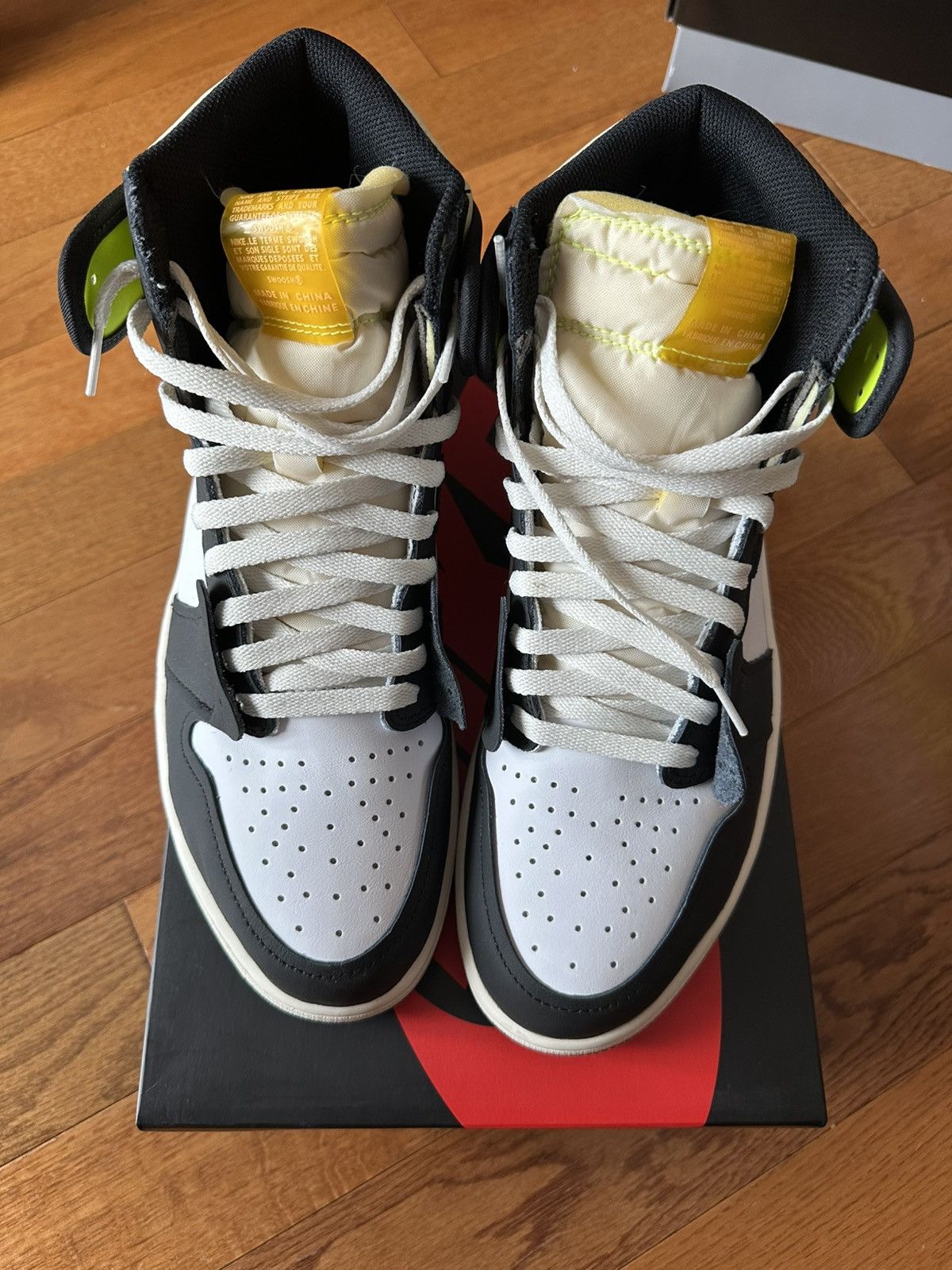 Jordan Brand × Nike Air Jordan 1 Volt Size US 12 / EU 45 - 6 Thumbnail