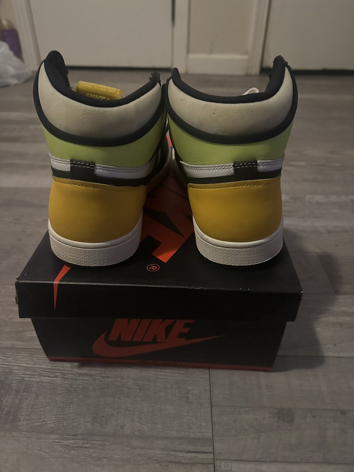Jordan Brand × Nike Air Jordan 1 Retro High White/ Black/ Volt/ University Gold Size US 10.5 / EU 43-44 - 6 Thumbnail
