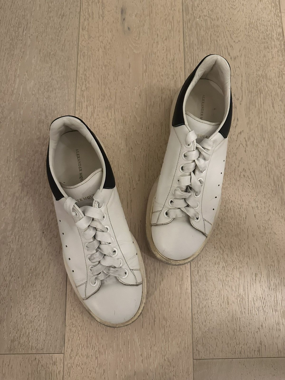Alexander McQueen Alexander McQueen White & Black Oversized Sneaker Size US 7 / EU 40 - 2 Thumbnail