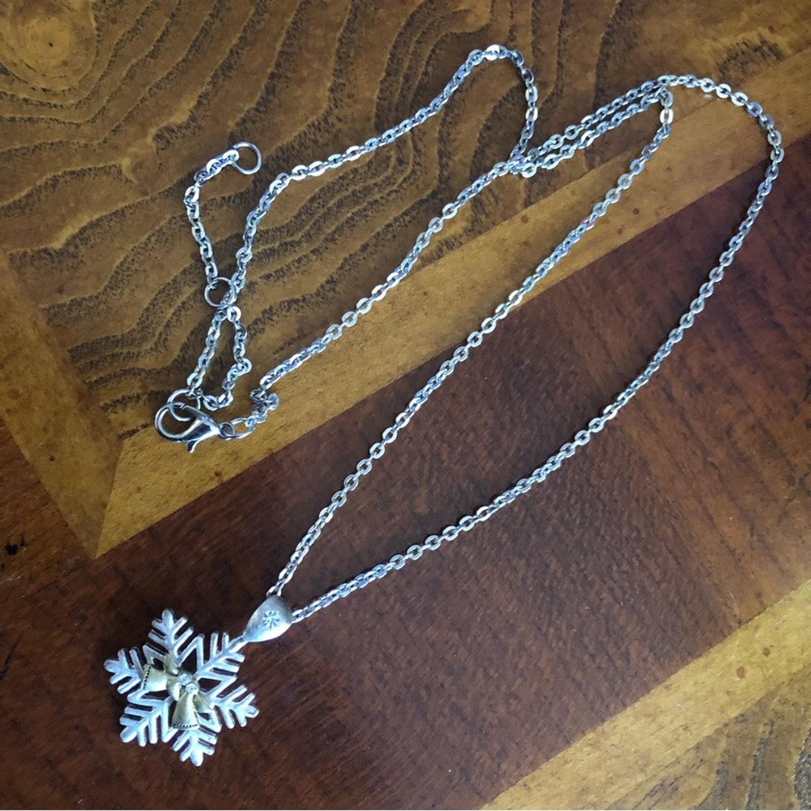 Vintage Vintage frosted snowflake angels flying necklace Size ONE SIZE - 10 Thumbnail