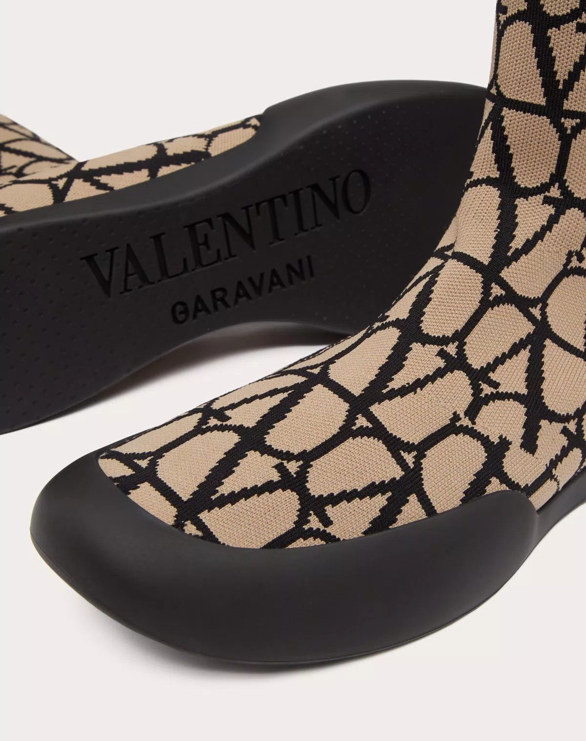 Valentino oc11z0625 Cityshore High-Top Sneaker in Natural/Black Size US 7 / EU 40 - 5 Thumbnail