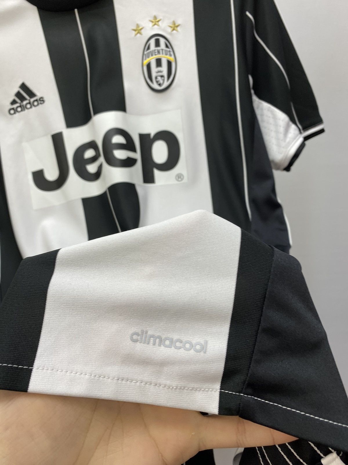 Adidas JUVENTUS ADIDAS 2016 2017 FOOTBALL HOME JERSEY Size US M / EU 48-50 / 2 - 9 Thumbnail