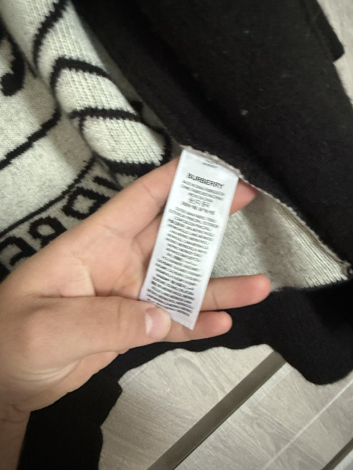 Burberry Burberry Merino Wool Cashmere Logo Intarsia Cut Out Sweater Size S / US 4 / IT 40 - 11 Thumbnail