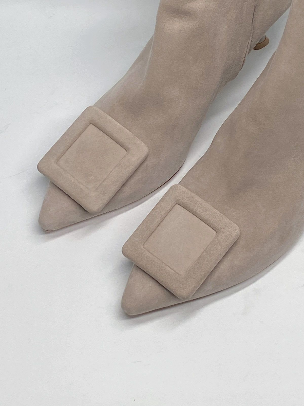 Roger Vivier Roger Vivier Viv In The City Suede Booties size 39.5 Size US 9.5 / IT 39.5 - 4 Thumbnail