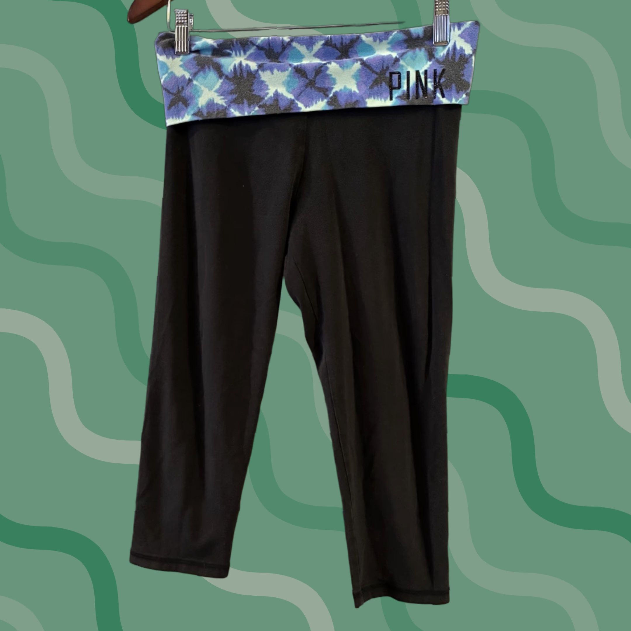 Victoria's Secret Victoria's Secret Fold Over Tie Dye Yoga Pants Cropped Size S Women Activewear Pants Tie Dye 28in 18in Black Cropped Yoga Athleisure Mens Womens Girls Size 28" / US 6 / IT 42 - 1 Thumbnail