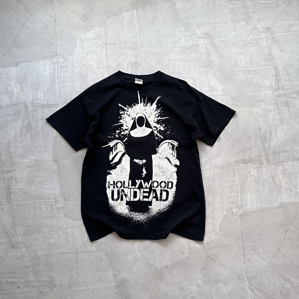 Band Tees × Vintage Vintage Hollywood Undead Band Rock T-Shirt Korn Deftones Size US L / EU 52-54 / 3 - 1 Thumbnail