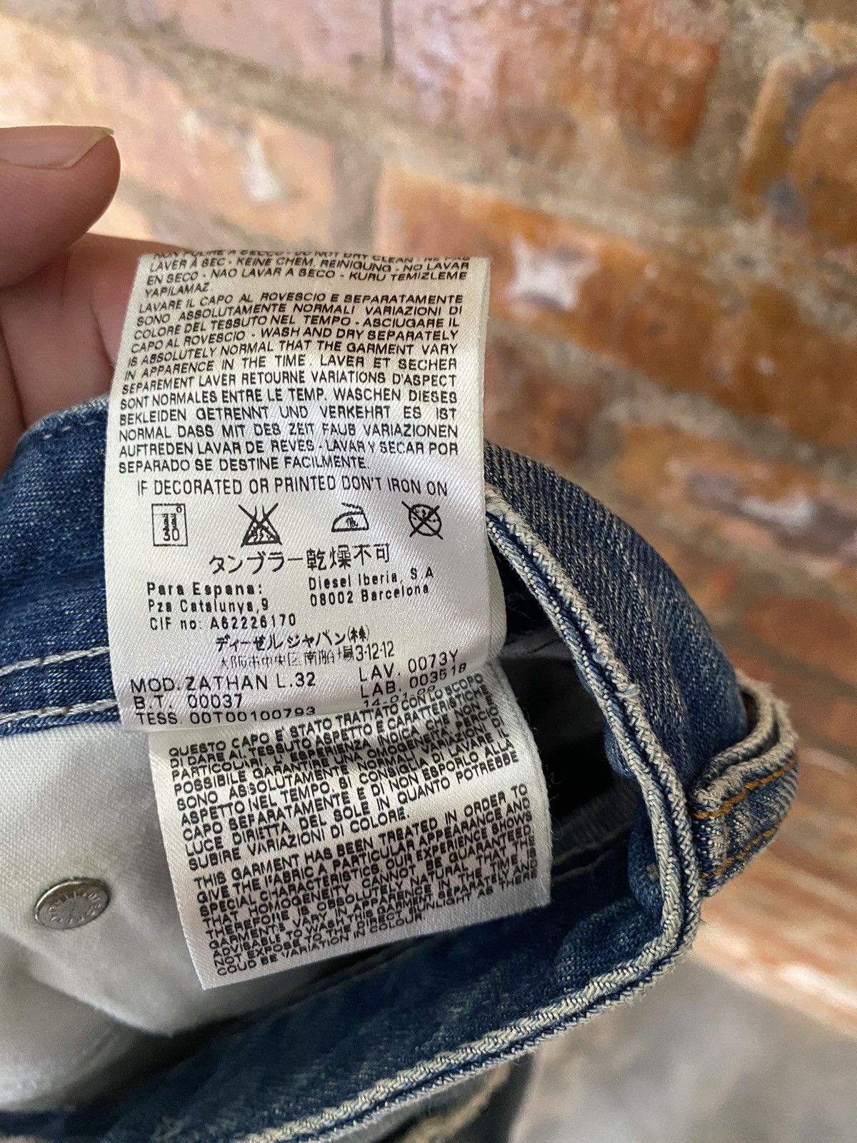 Diesel 2000s Diesel Distressed Dirty Whisker raw flare denim Size US 33 - 23 Thumbnail