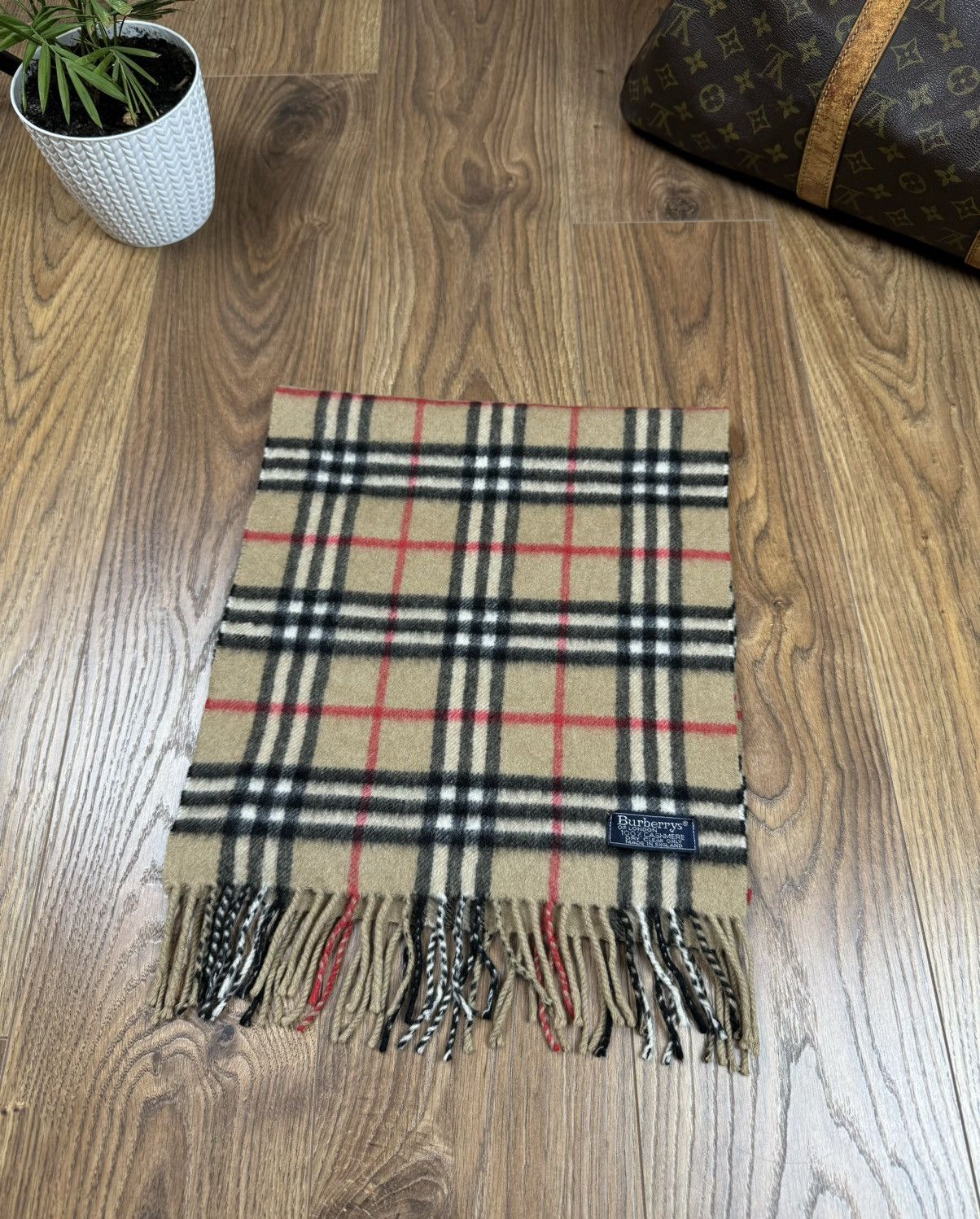 Burberry Vintage cashmere scarf Burberry’s 90s original luxury item Size ONE SIZE - 1 Thumbnail