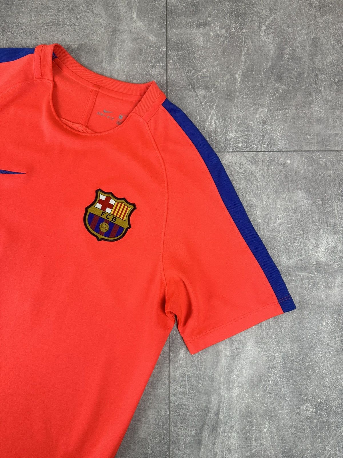 Nike Nike Barcelona FC 2016/17 Training Soccer Football Jersey Size US M / EU 48-50 / 2 - 4 Thumbnail