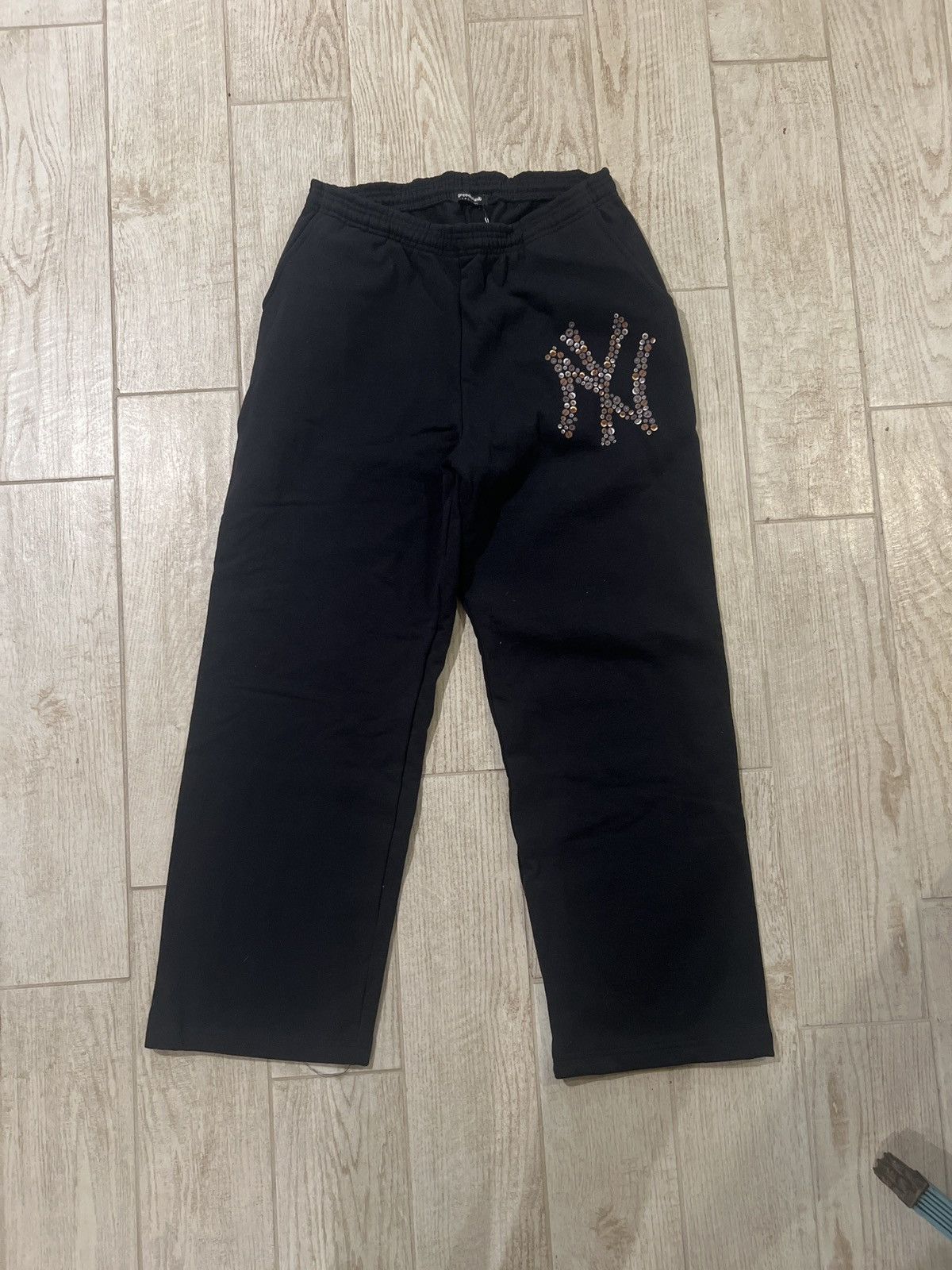 Greedy Unit Greedy Unit New York Yankees Screw Sweatpants Size XL BLACK Size US 36 / EU 52 - 6 Thumbnail
