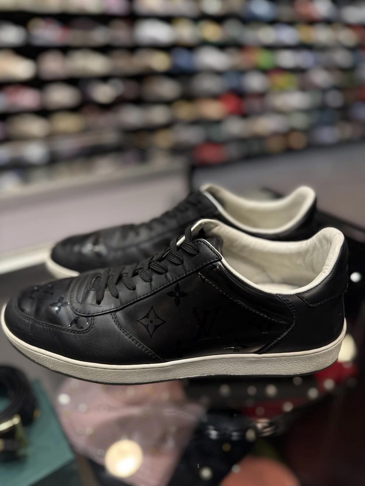 Louis Vuitton Louis Vuitton Mens Rivoli Leather LV Sneaker 6.5(UK) 7.5(US) Size US 7.5 / EU 40-41 - 7 Thumbnail