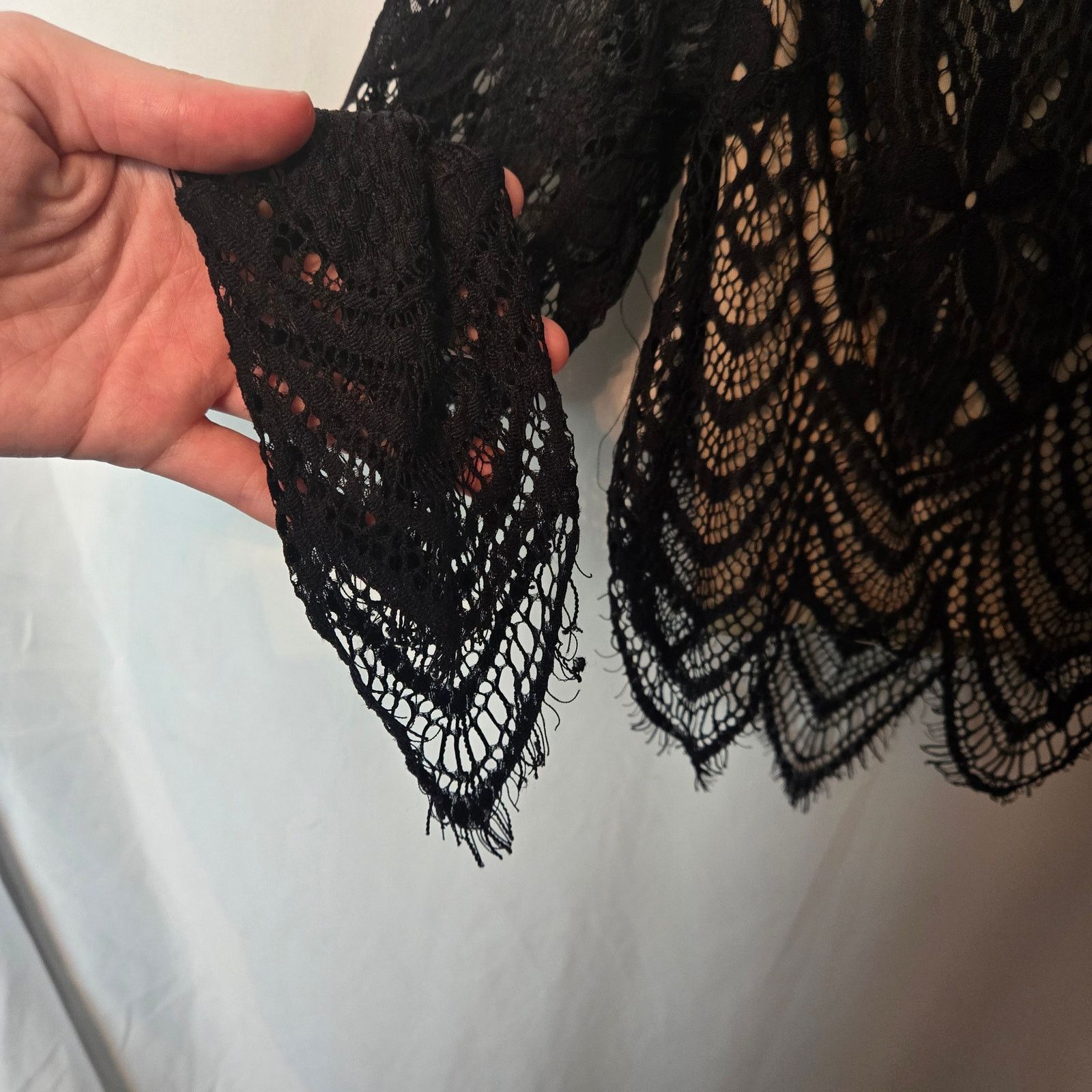 Guess Guess Black Lace Cropped Blouse Size Small Size S / US 4 / IT 40 - 2 Thumbnail