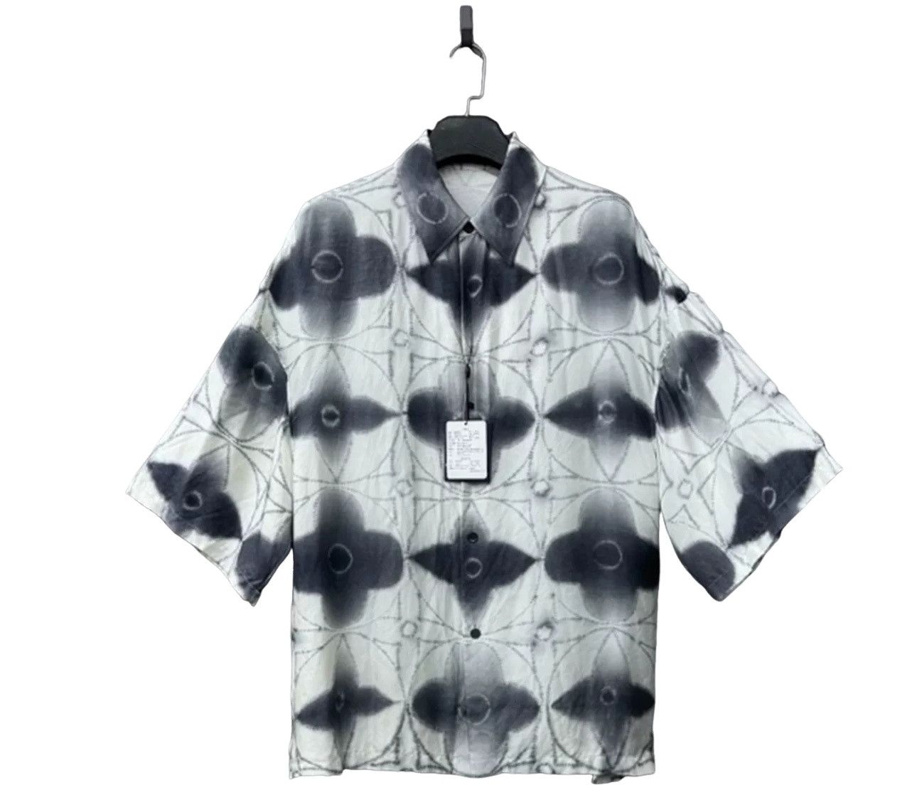Louis Vuitton Louis Vuitton Monogram Gradient Button Up Shirt XL Size US XL / EU 56 / 4 - 1 Thumbnail
