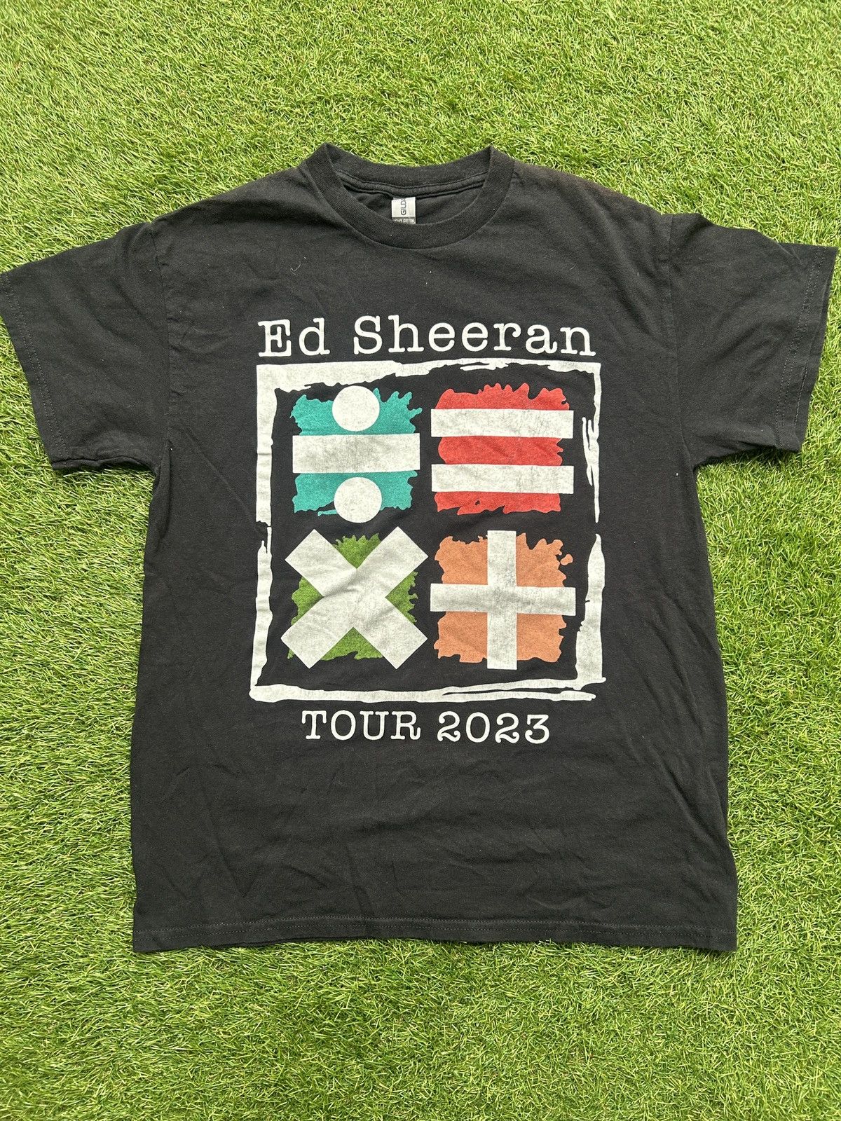 Band Tees Ed Sheeran Tour 2023 T-Shirt Size US M / EU 48-50 / 2 - 1 Thumbnail