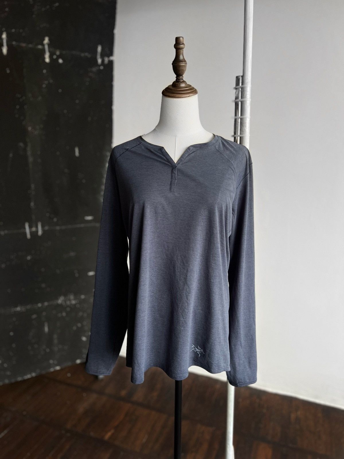 Arc'teryx Arcteryx Kadem Womens Long Sleeve Navy Blue Henley Top Shirt Size L / US 10 / IT 46 - 1 Thumbnail