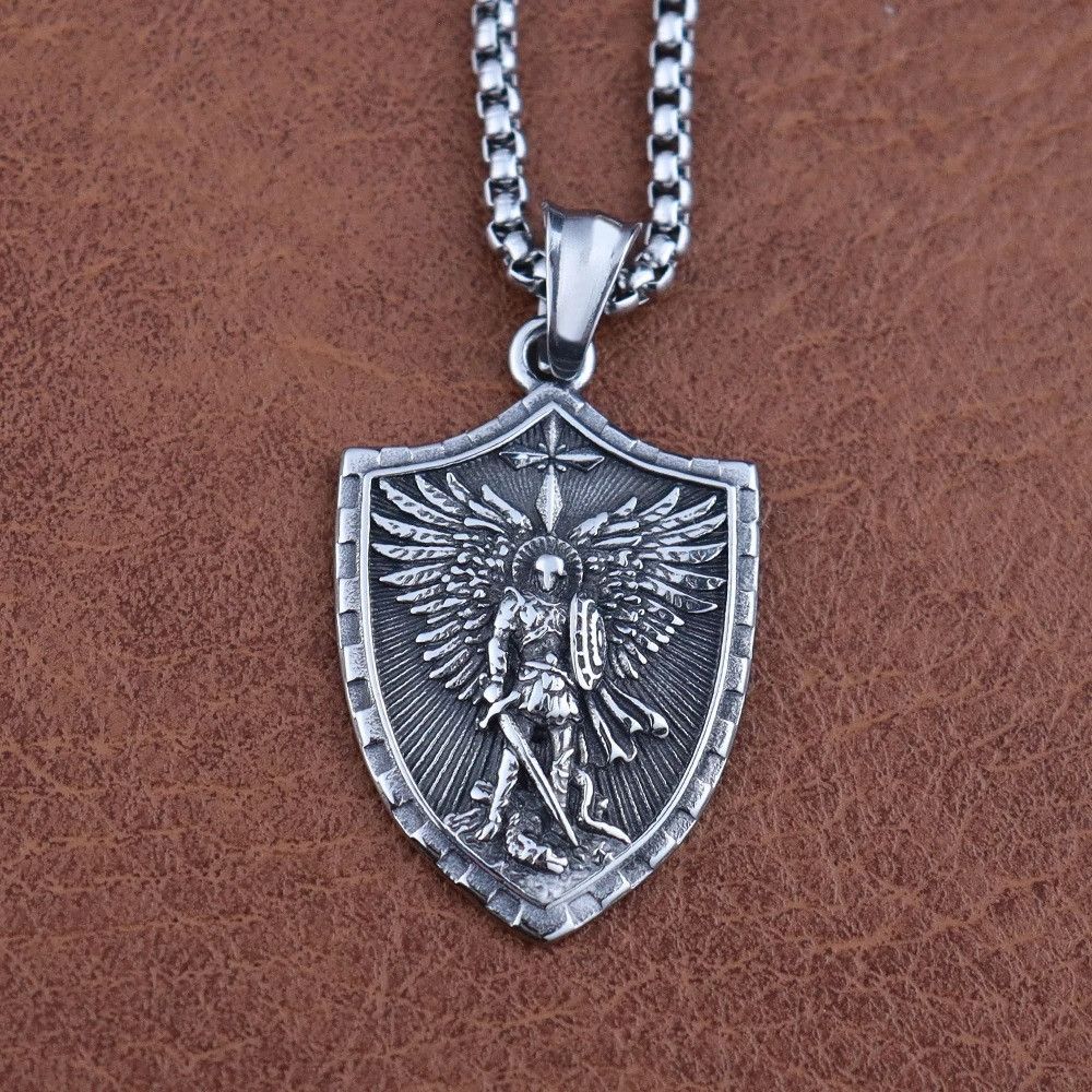 Jewelry Great Powerful Man Necklace in Silver, Men's