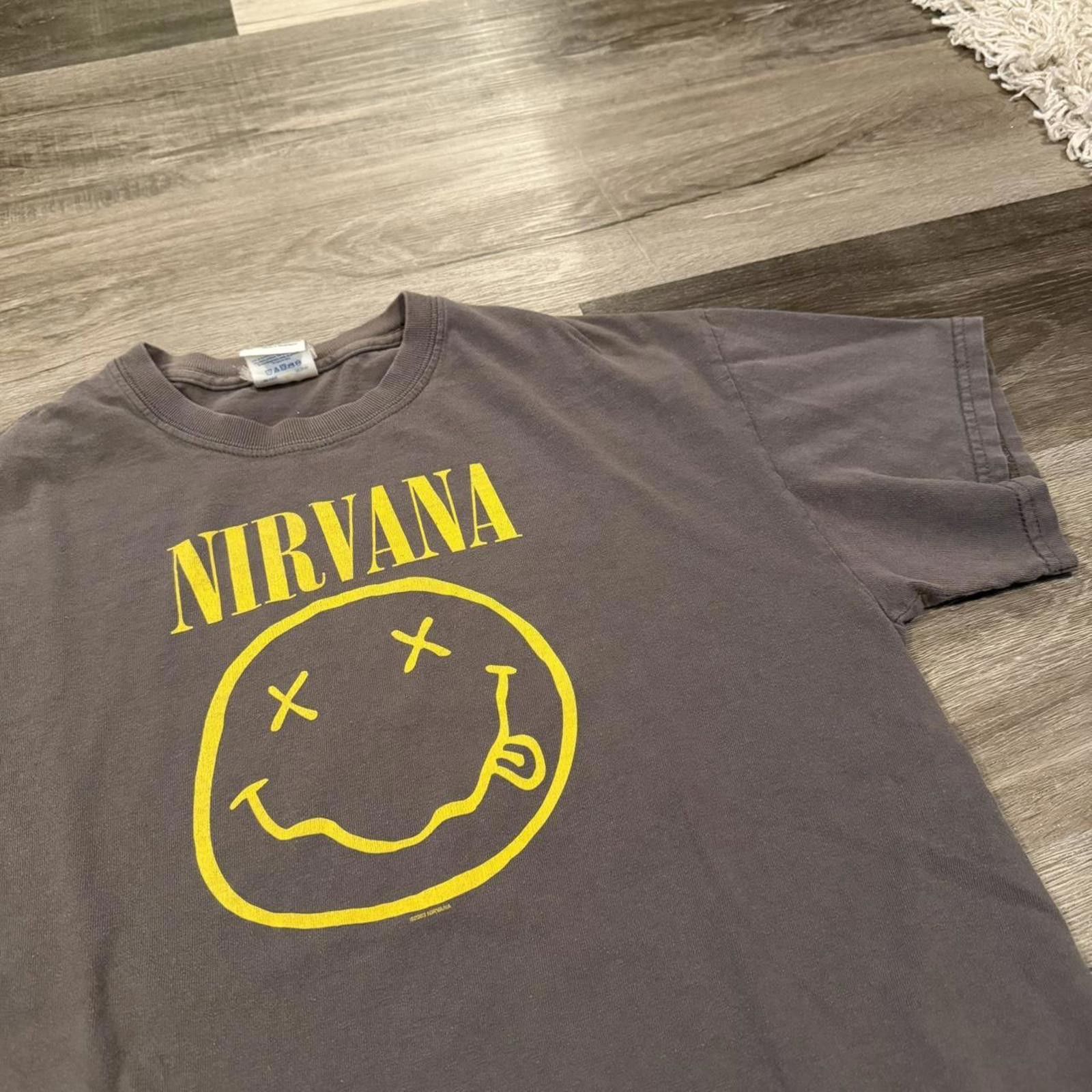 Gildan Vintage nirvana smiley t shirt 2003 M Size US M / EU 48-50 / 2 - 1 Thumbnail