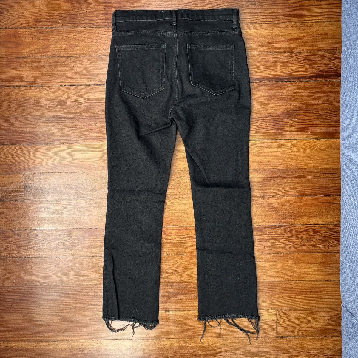 Everlane Everlane Kick Crop raw hem high rise black jeans SIZE 27 Size 27" / US 4 / IT 40 - 5 Thumbnail