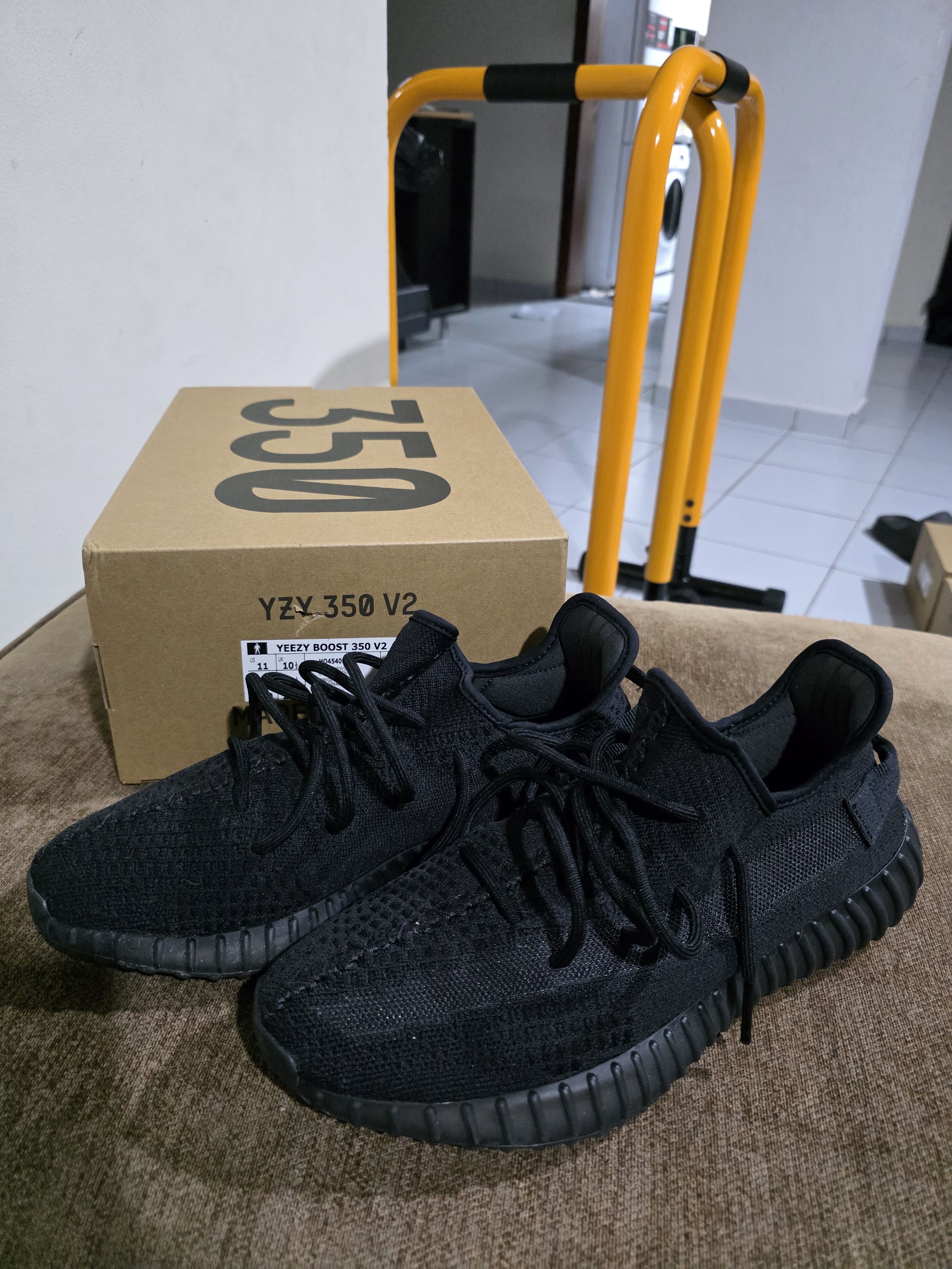 Yeezy Yeezy Boost 350v2 Onyx Size US 11 / EU 44 - 1 Thumbnail