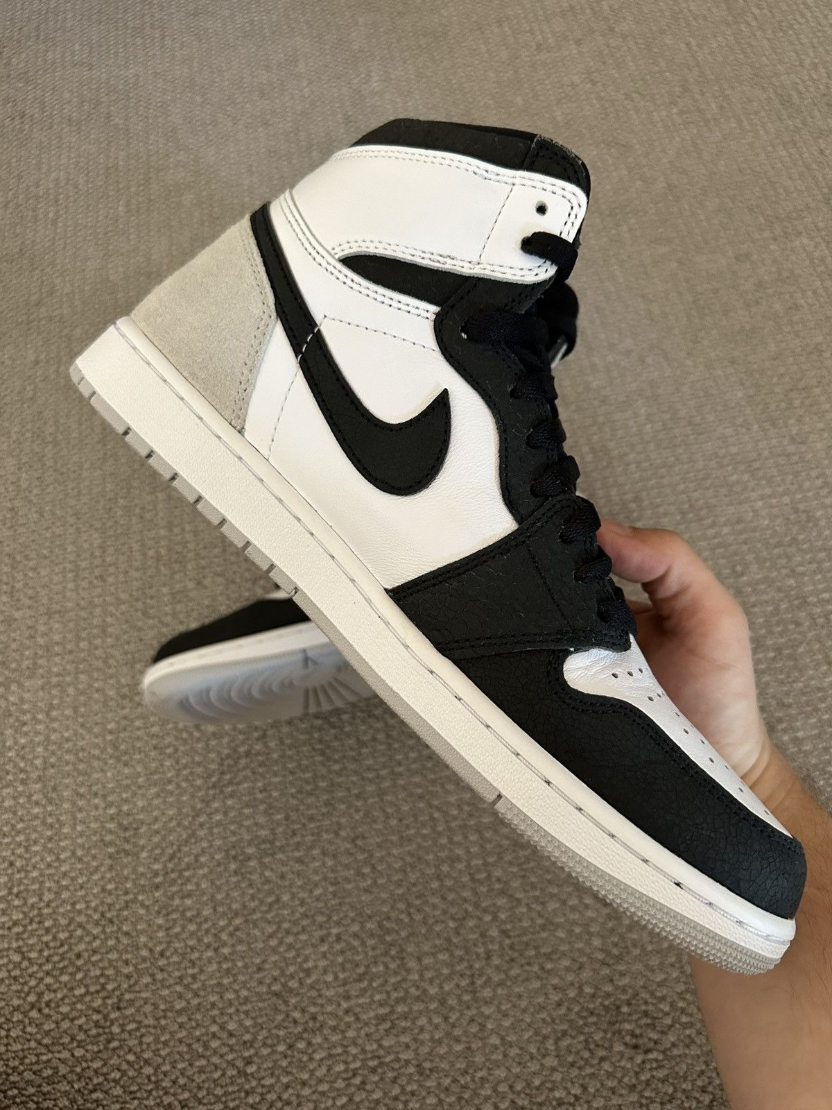 Nike Jordan 1 Bleached Coral Size US 11 / EU 44 - 4 Thumbnail
