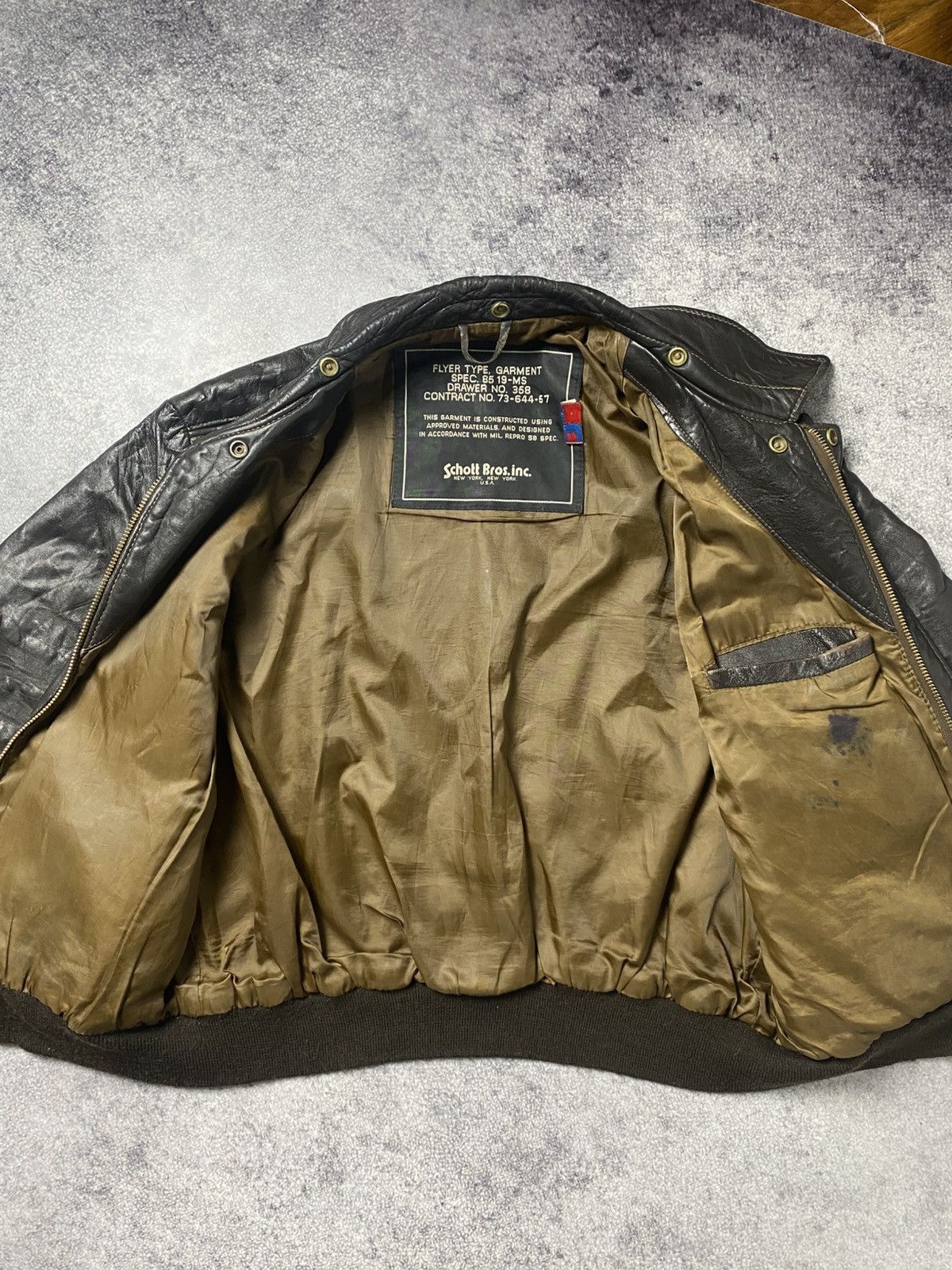 Schott MADE IN USA SCHOTT VINTAGE LEATHER FLIGHT BOMBER JACKET Size US M / EU 48-50 / 2 - 8 Thumbnail