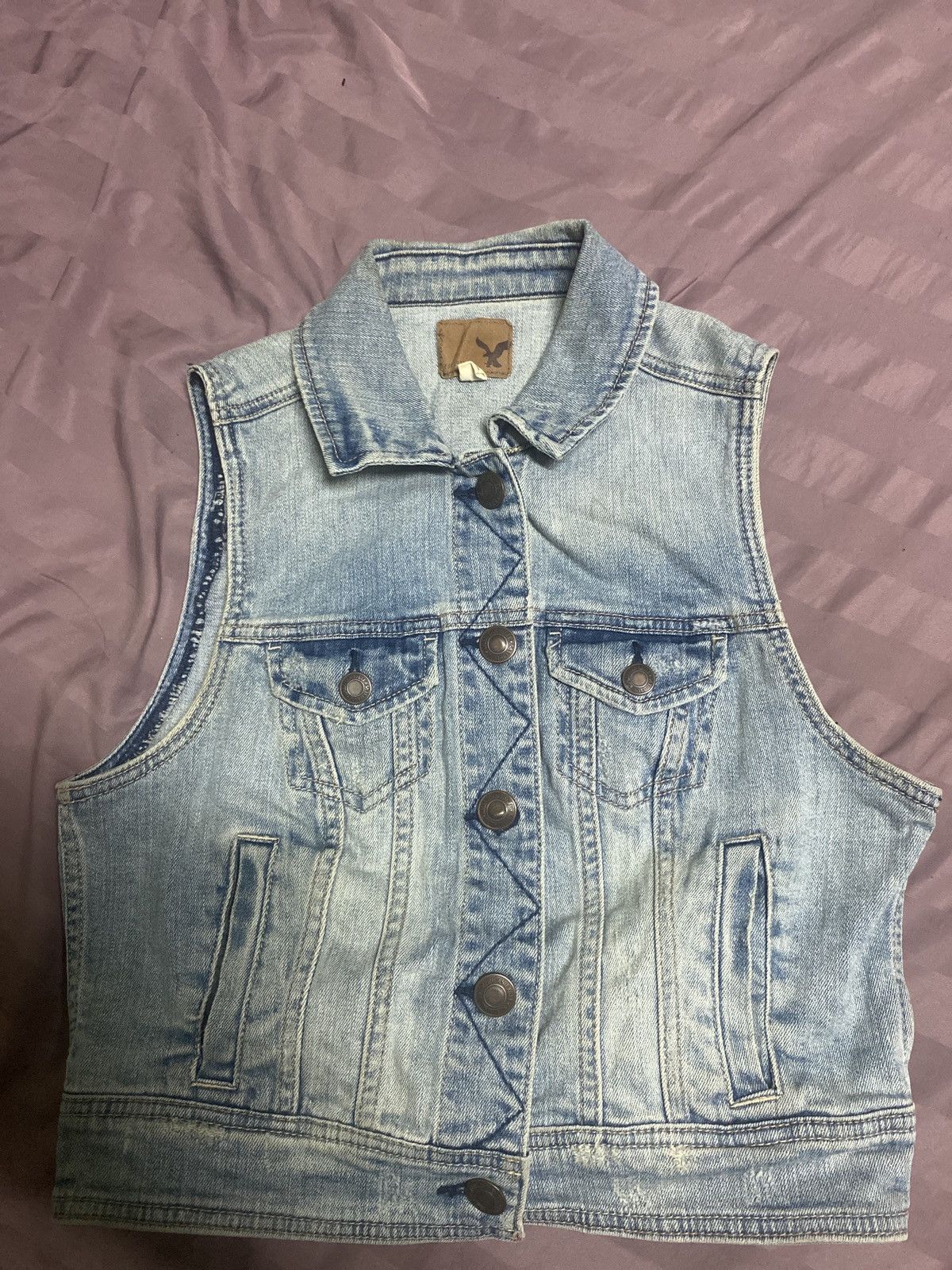 American Eagle Outfitters merican Eagle Outfitters Light Wash Denim Vest Women's Size M / US 6-8 / IT 42-44 - 1 Thumbnail