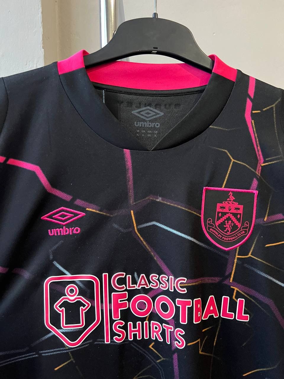 Umbro 2022/23 BURNLEY FC RARE THIRD SOCCER JERSEY FOOTBALL SHIRT Size US XL / EU 56 / 4 - 6 Thumbnail