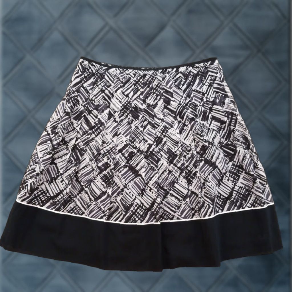Talbots Talbots Skirt Petite 12P Gray Geometric Knee Length Pleated Dry Clean Only Cotton Silk Lightweight Lined Women Skirt Mens? No, Women Size 34" / US 12 / IT 48 - 1 Thumbnail